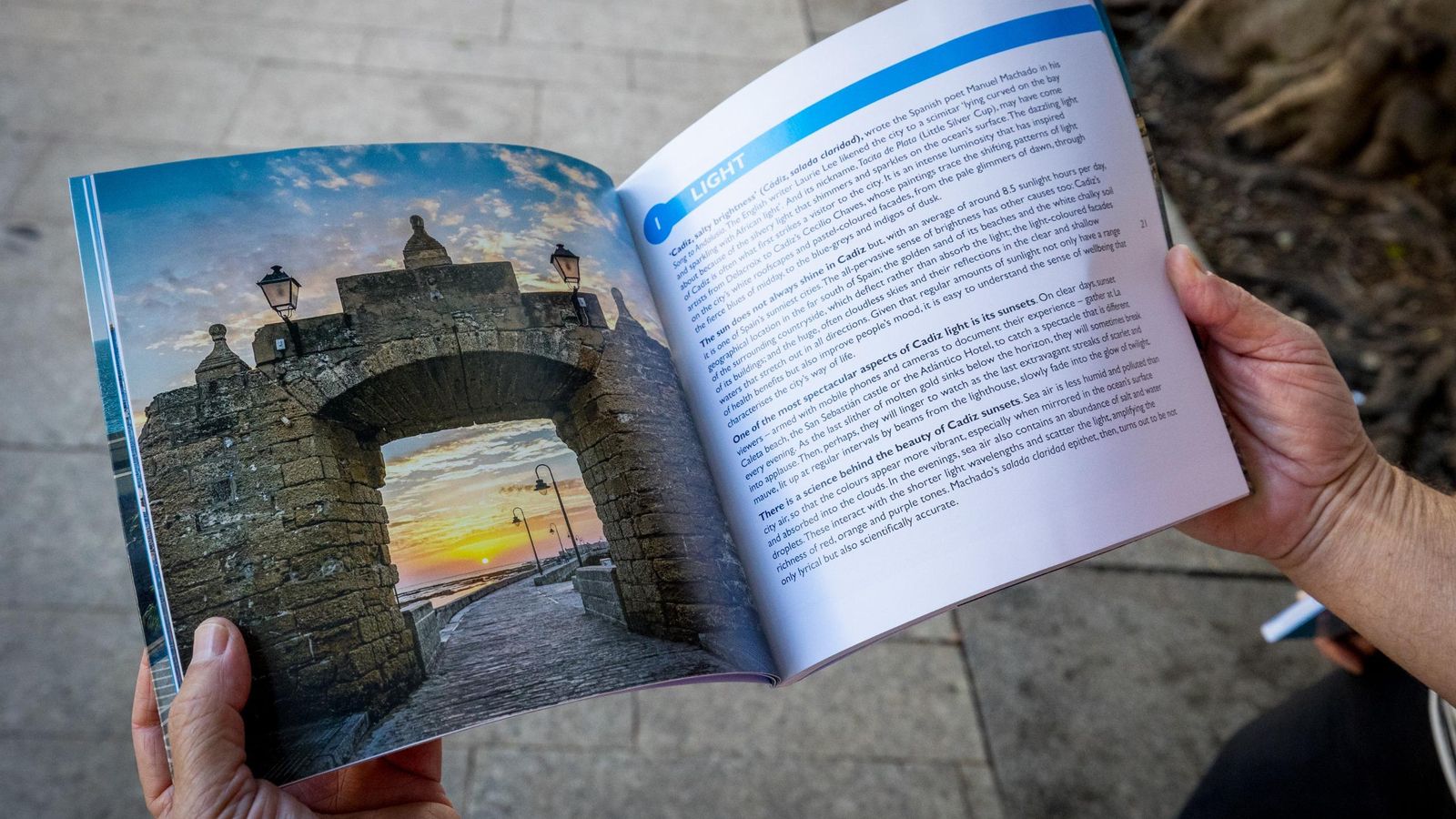 El capítulo 1 se titula 'Ligth' (Luz).