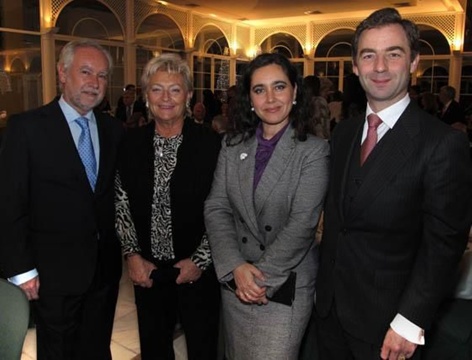 El ingeniero Mariano Palancar, Rosamar Prieto-Castro, directora de gabinete del grupo municipal socialista, y Luis Rey Goñi (director) y Coral Cano (vicedirectora de Alumnos) del Colegio de San Francisco de Paula.

Foto: Victoria Ramírez