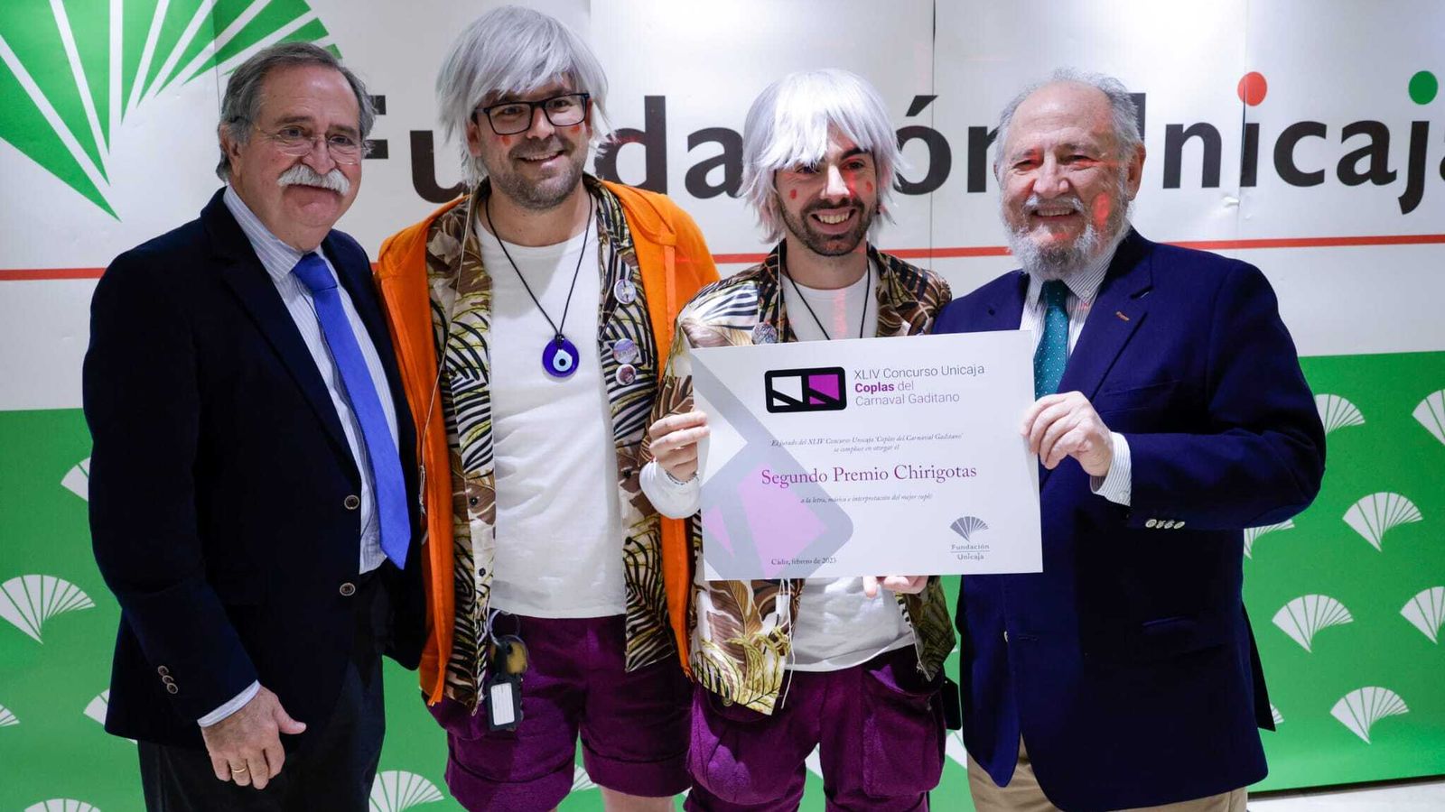 Entrega del segundo premio de chirigotas a ‘To me pasa a mí... los desgraciaítos’.