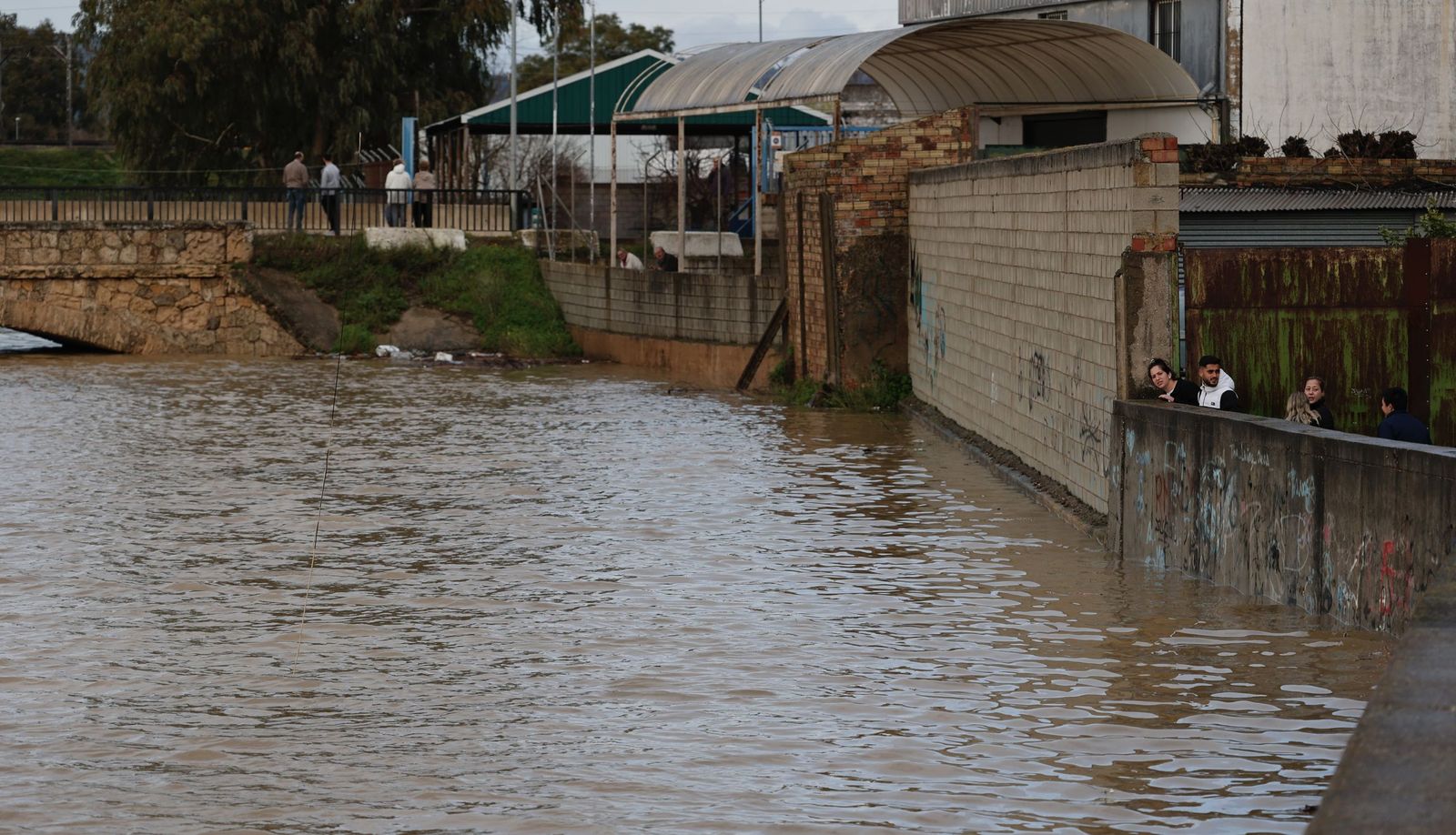 Las fotos de la crecida del río Guadalquivir en Lora del Río por la borrasca Leonardo
