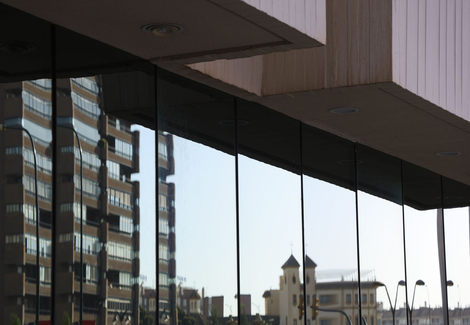 Imágenes de los 10 edificios singulares de la Málaga contemporánea