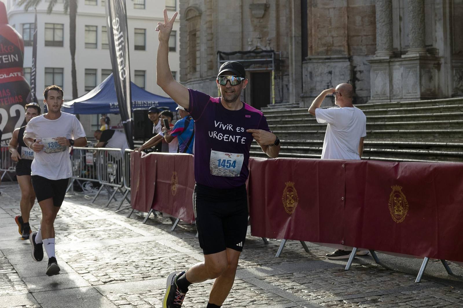 Búscate en las imágenes de la I media maratón Ciudad de Cádiz