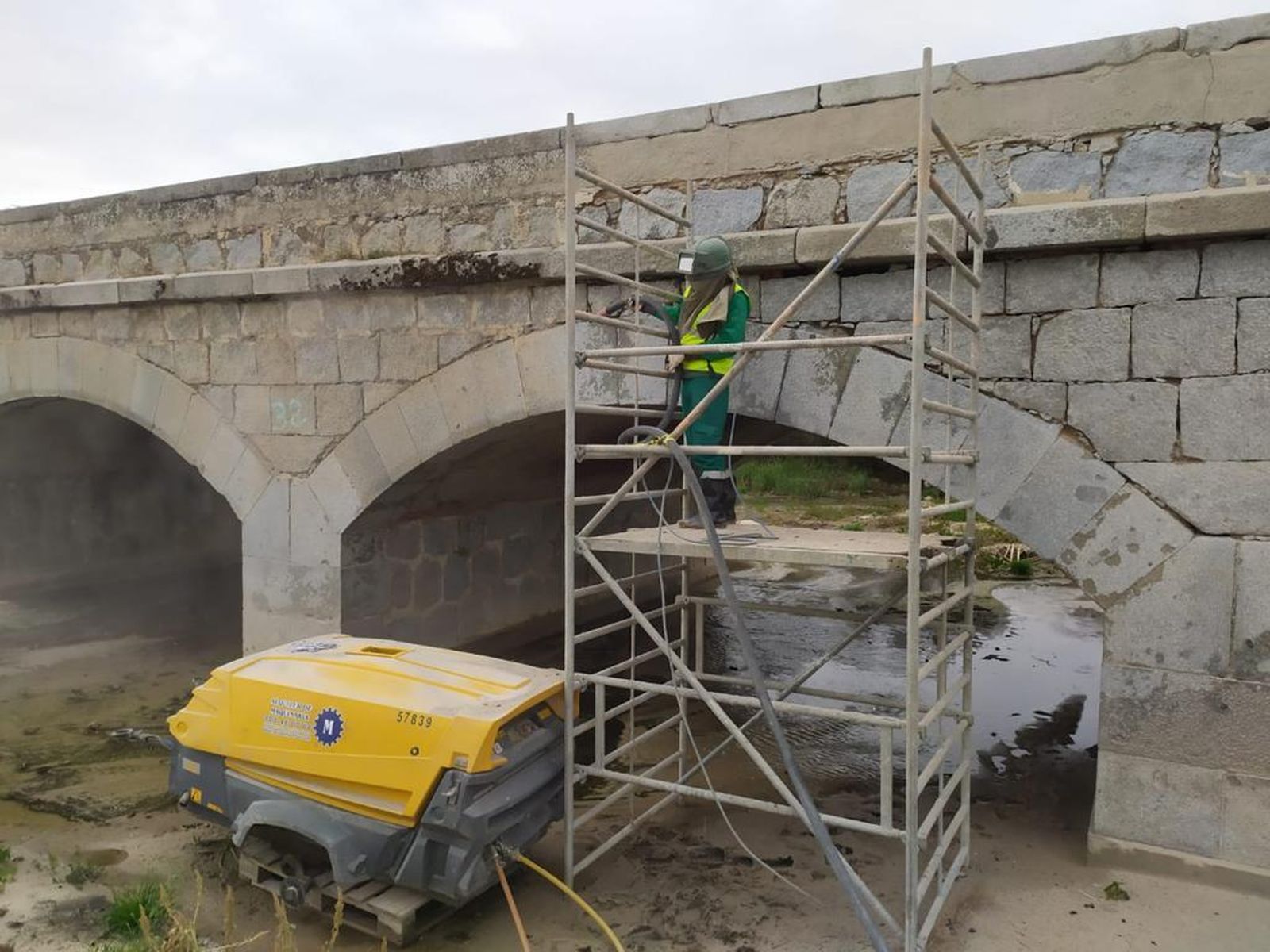 Puente de Hinojosa del Duque en el que se está interviniendo.