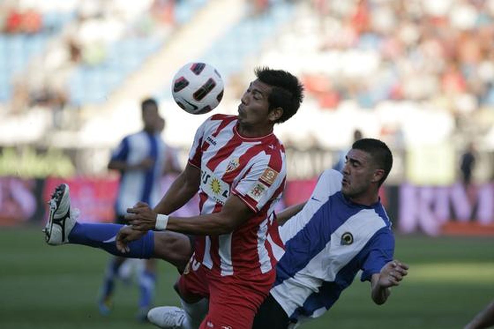 El Almería empata en casa 1-1 ante el Hércules. / Javier Alonso