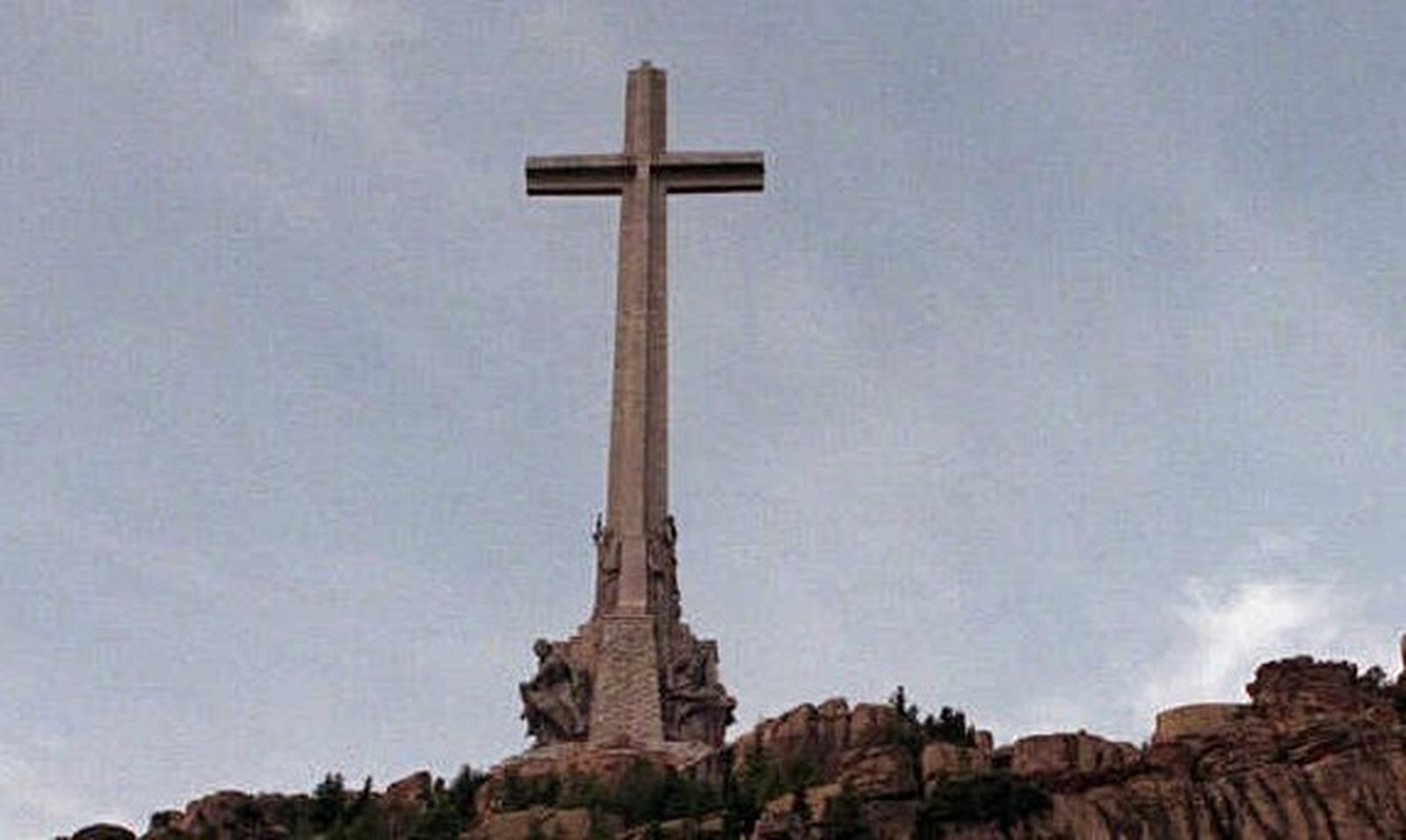 Piden que se derrumbe la cruz del Valle de los Caídos