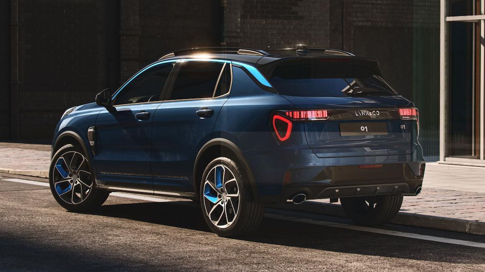 El 01 es un SUV de 4,54 m de largo, siempre con motor de combustión 1.5 litros de gasolina y con 180 CV en la versión PHEV y 143 en la HEV.