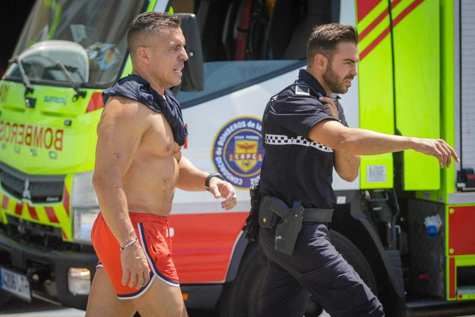 Todas las imágenes del incendio en el Paseo Marítimo de Cádiz