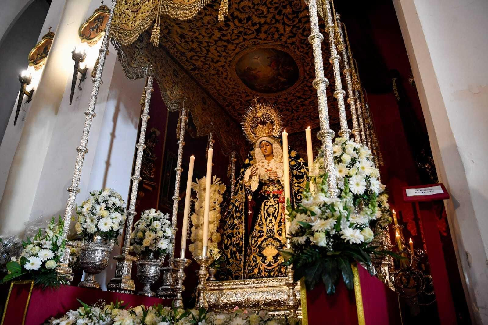 Veneración a los titulares de la hermandad de los Favores