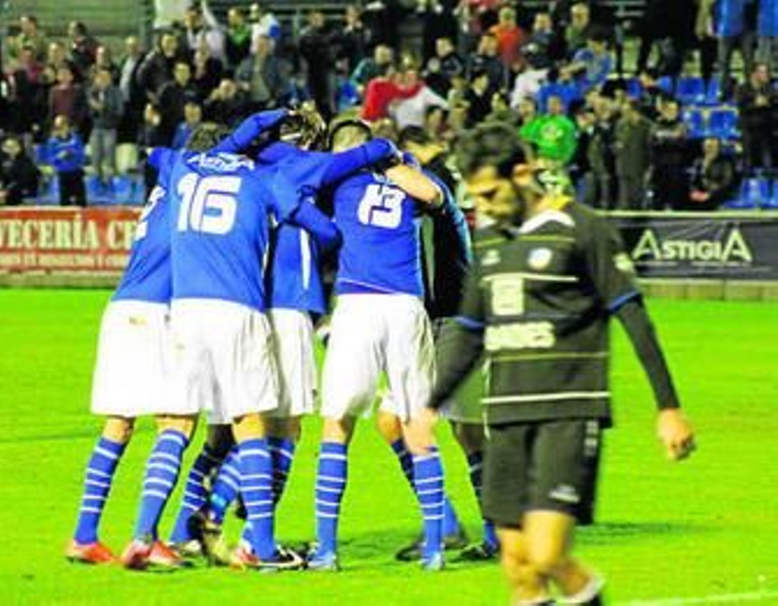 Los azulinos festejan un gol ante el Granada.