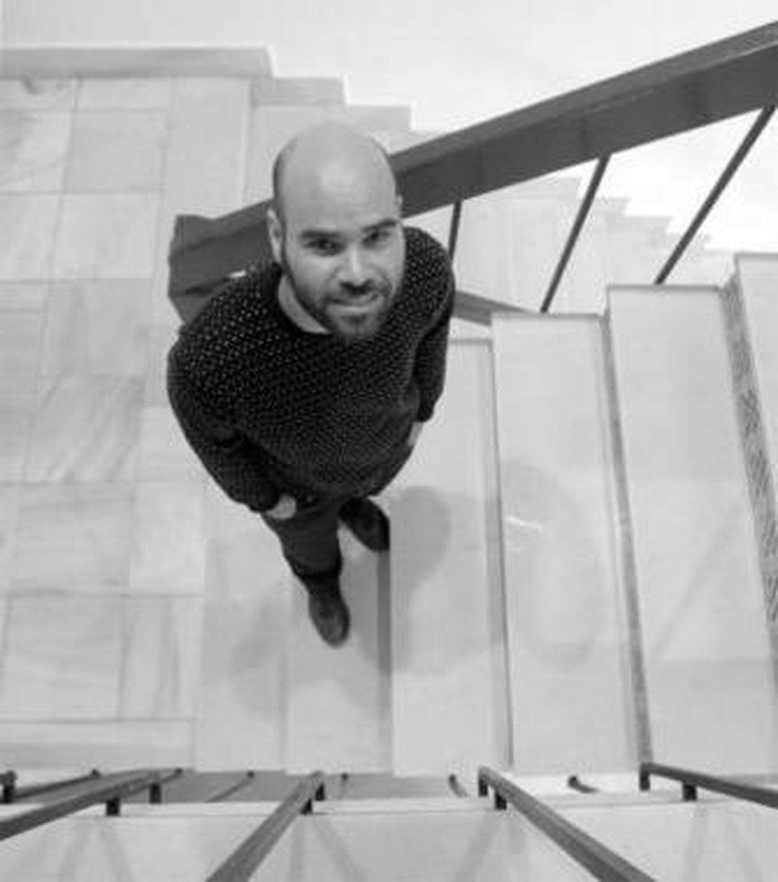 Javier Mohedano, en la escalera de la Casa de la Cultura.