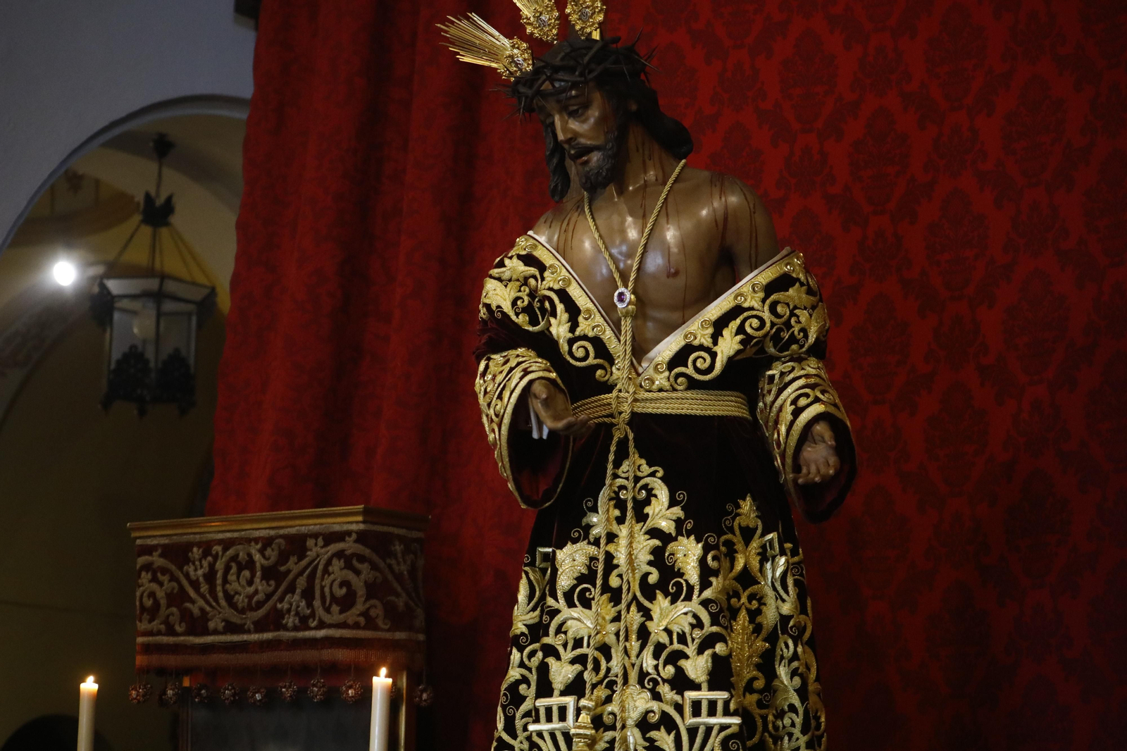 Las mejores imágenes de los besapiés del segundo domingo de Cuaresma en Córdoba