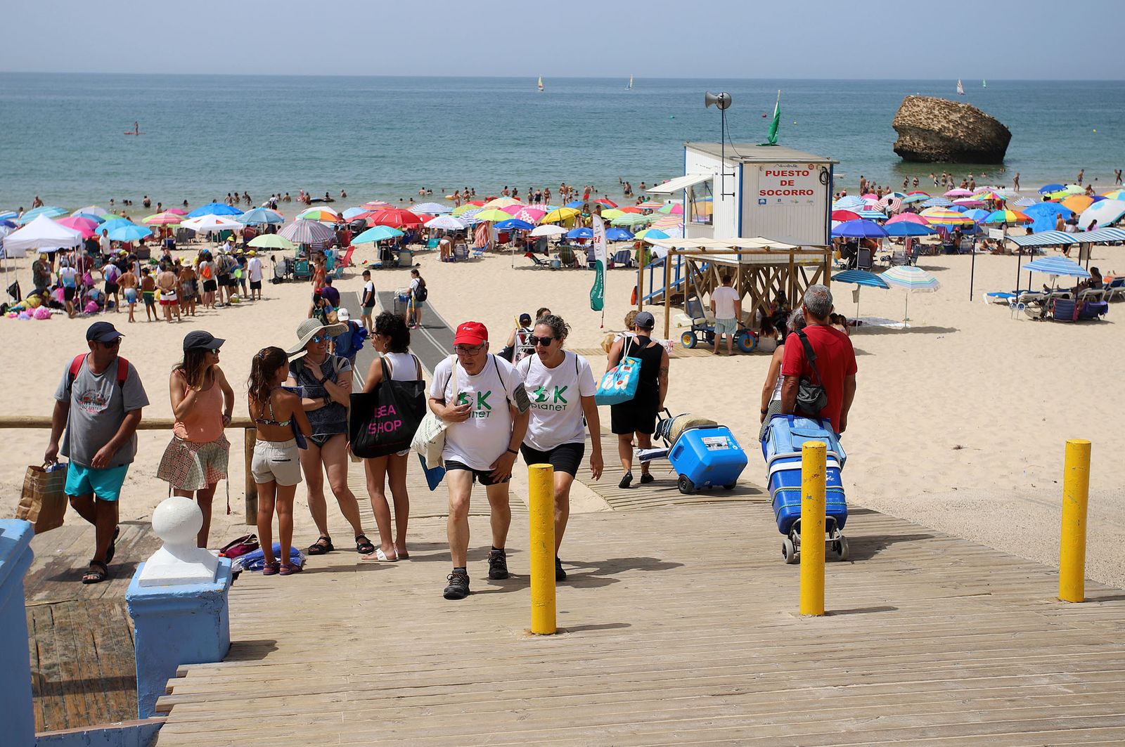 Imágenes del caluroso fin de semana en las playas de Huelva