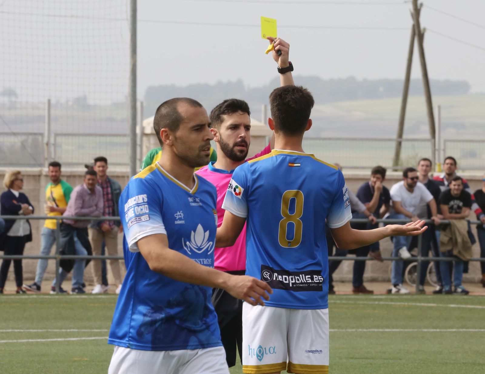 Javi Gómez fue amonestado poco antes del descanso del partido de El Torno.