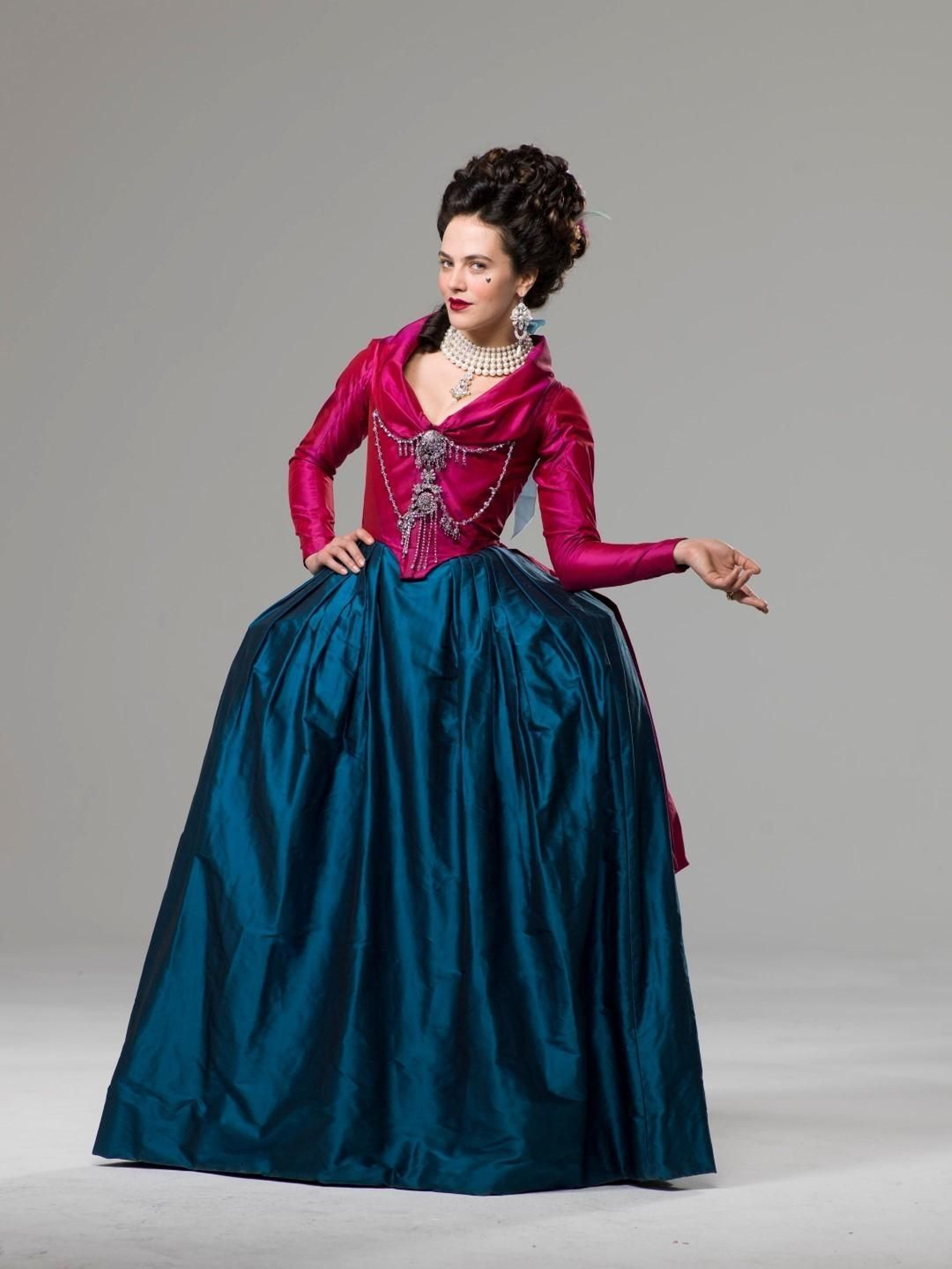 Jessica Brown Findaly, como la rebelde prostituta Charlotte en la serie británica 'Harlots'.