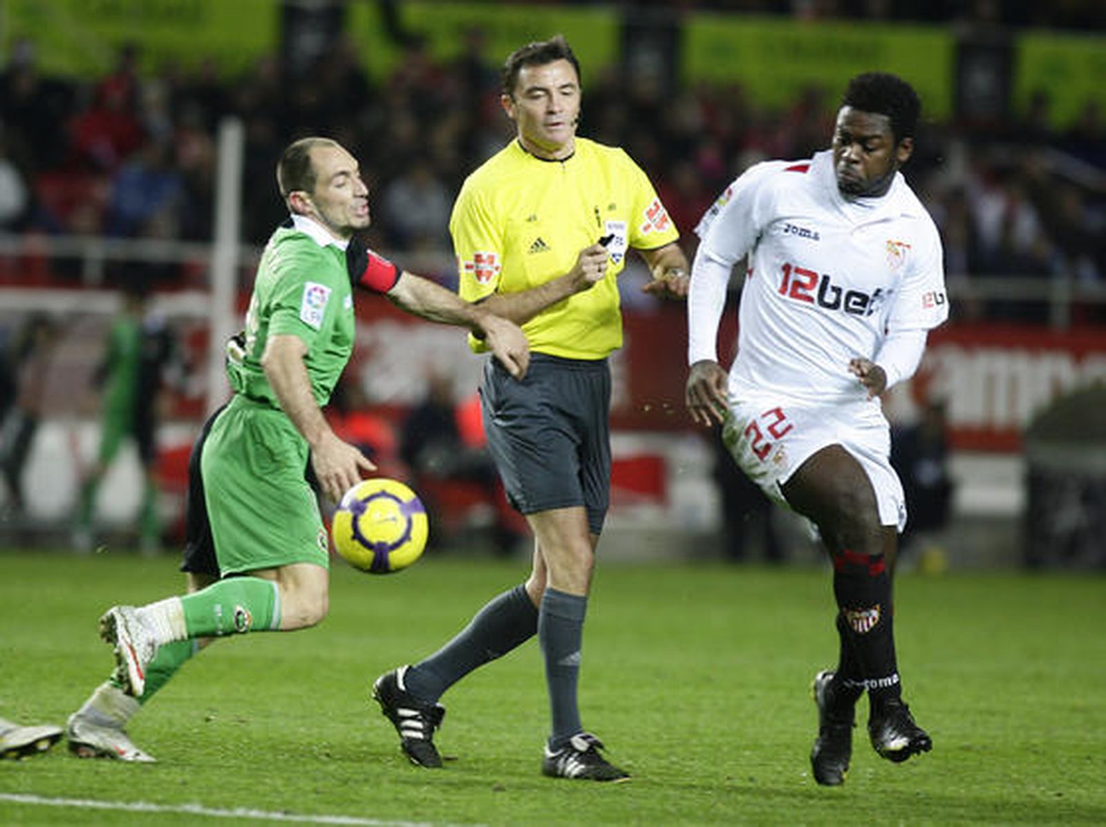 El Sevilla vuelve a ceder puntos en casa. / Antonio Pizarro