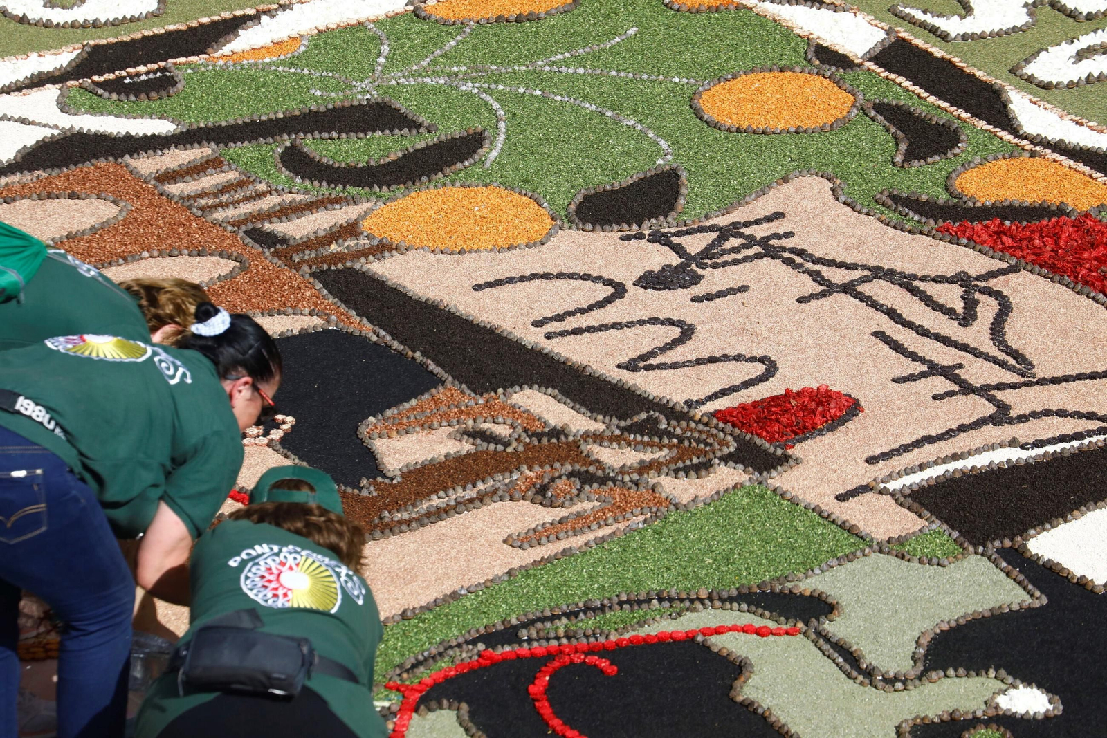 Las imágenes de la espectacular alfombra floral inspirada en Romero de Torres