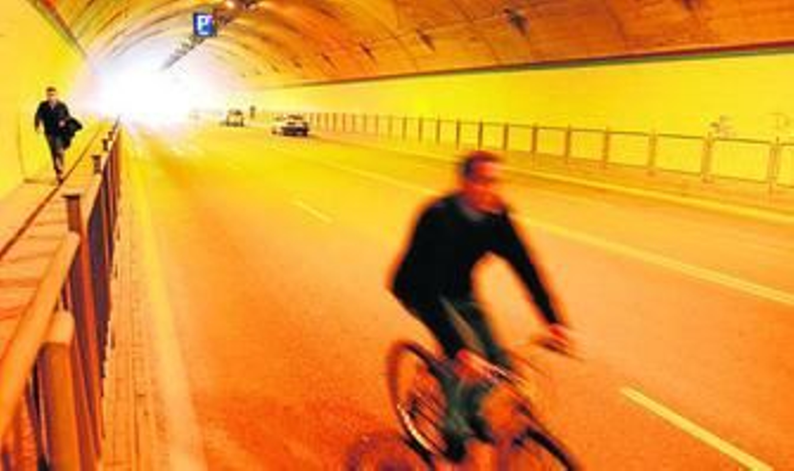 Interior del túnel de la Alcazaba.