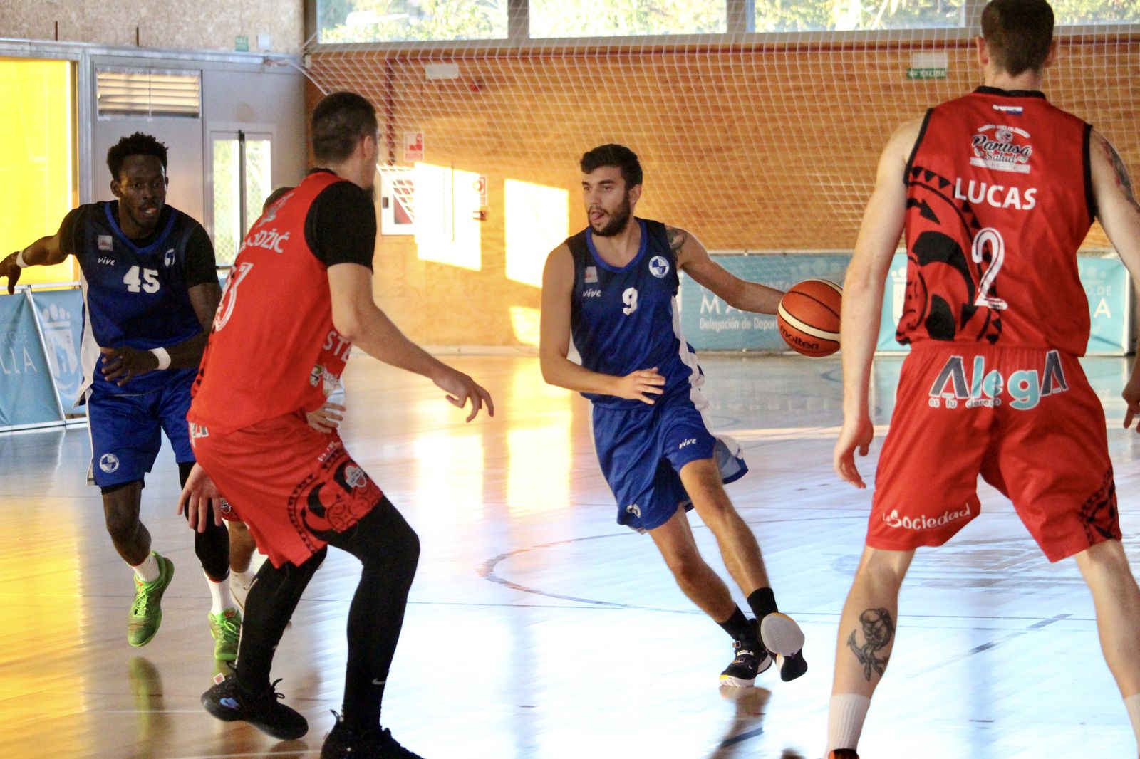 Lance de un partido del CB Marbella.