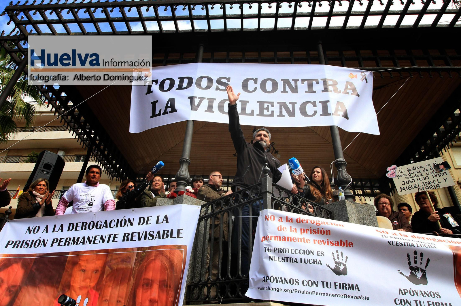 Imágenes de la manifestación contra la derogación de la prisión permanente revisable celebrada en Huelva