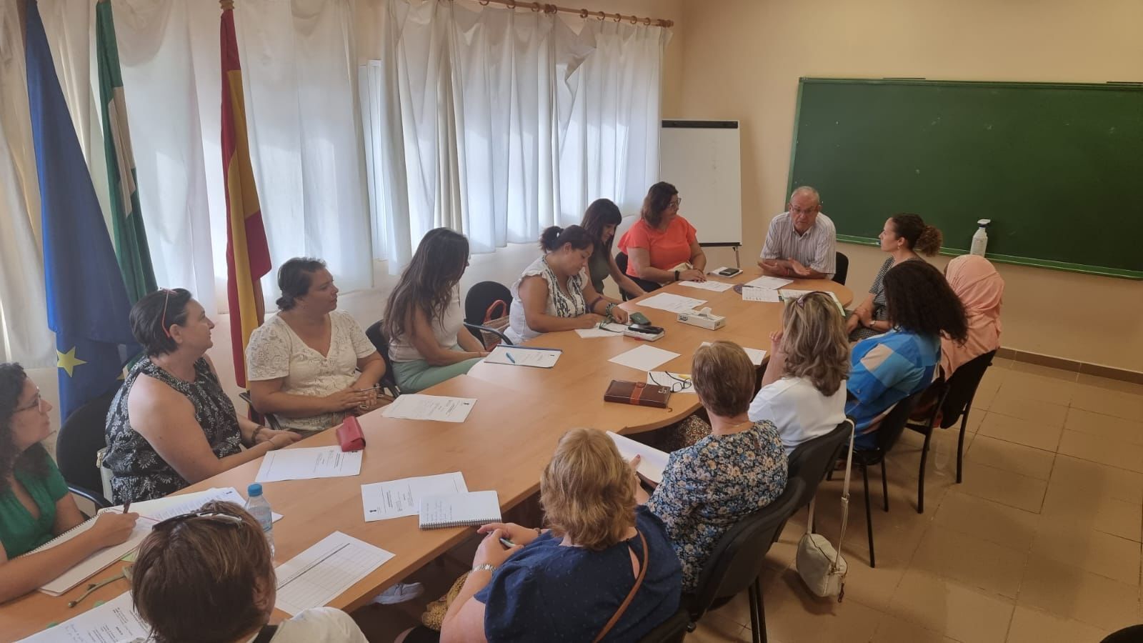 Antonio Bonilla estuvo reunido con el Consejo Municipal de la Mujer.