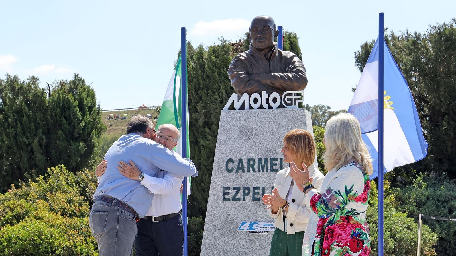 Inauguración del monumento a Carmelo Ezpeleta en el Circuito de Jerez - Ángel Nieto
