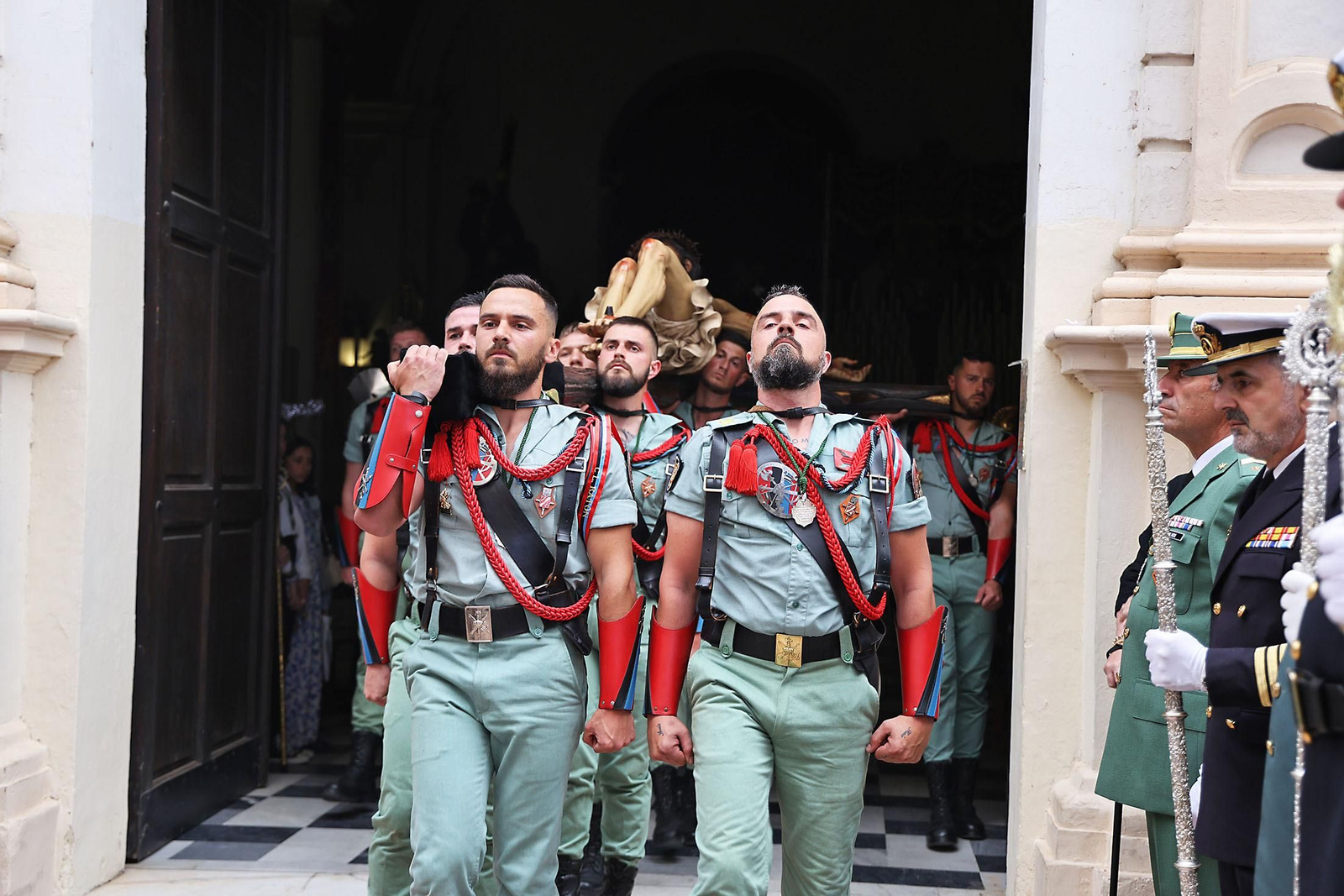 Las mejores imágenes del Sábado de Pasión en Huelva: La Legión con el Cristo de la Vera+Cruz