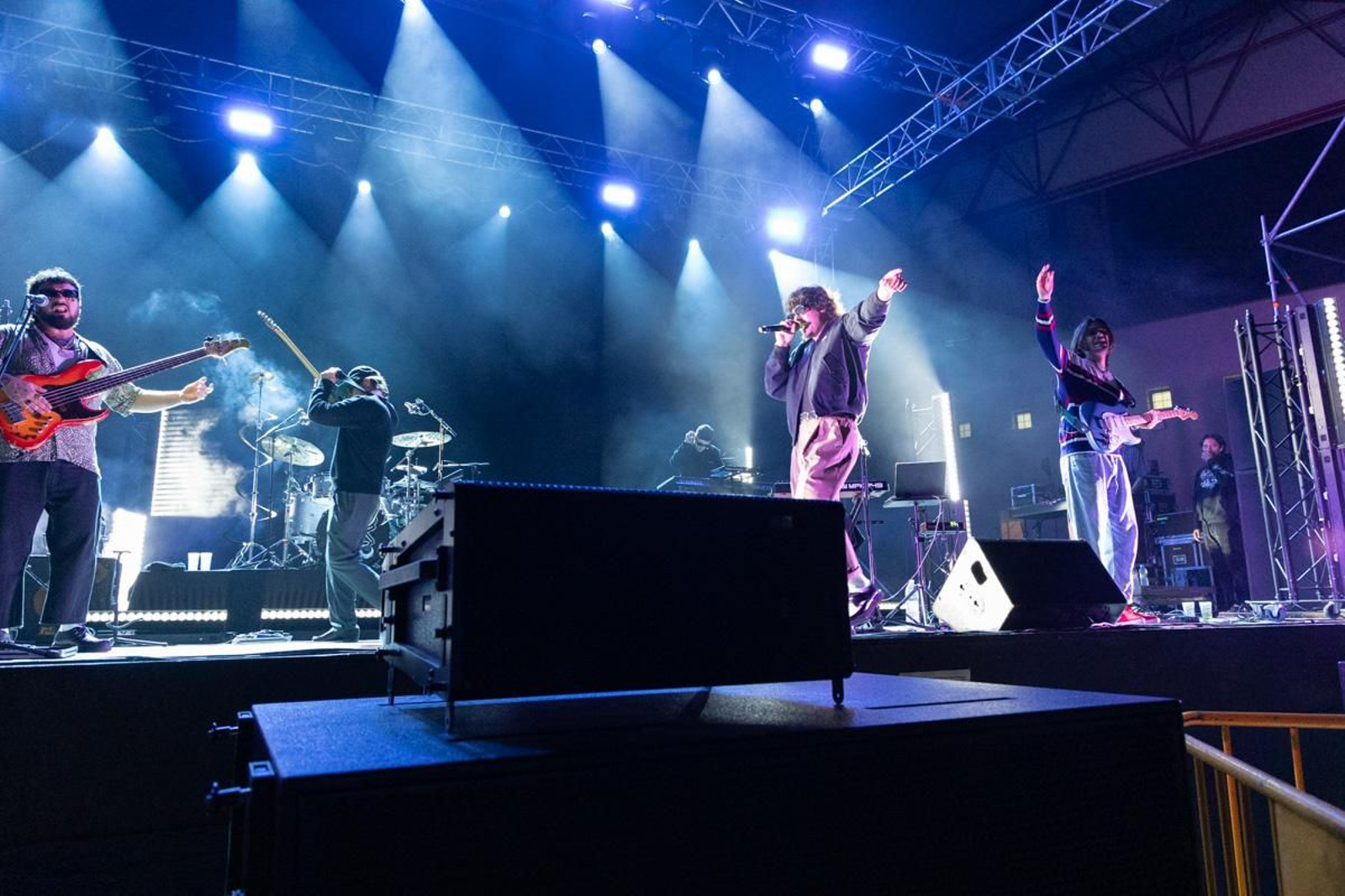 Feria de noche de San Lucas, Concierto de La Plazuela y La Mona Chita Rock, en imágenes