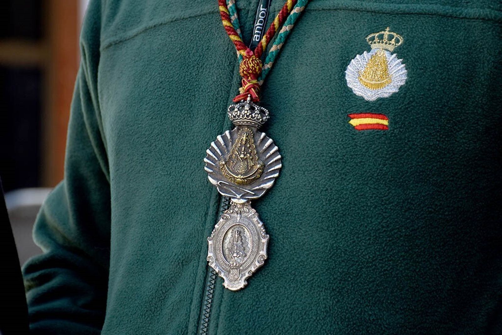 Imágenes de los peregrinos de la Hermandad de Emigrantes en su salida por las calles de Huelva