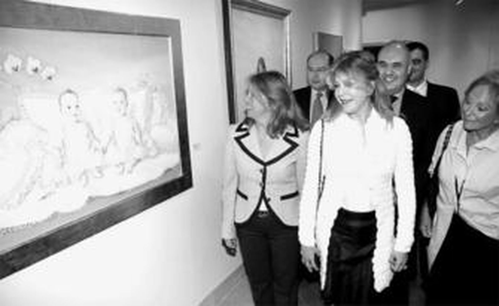 Carmen Thyssen, flanqueada por la alcaldesa de Marbella (izquierda) y la concejal de Cultura del municipio.