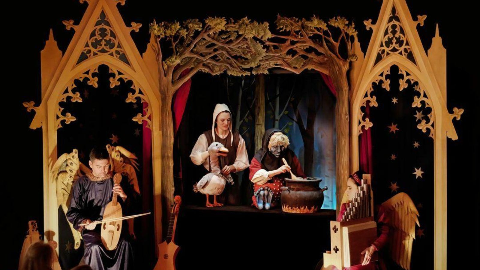 La Compañía Claroscuro forma parte de la programación.