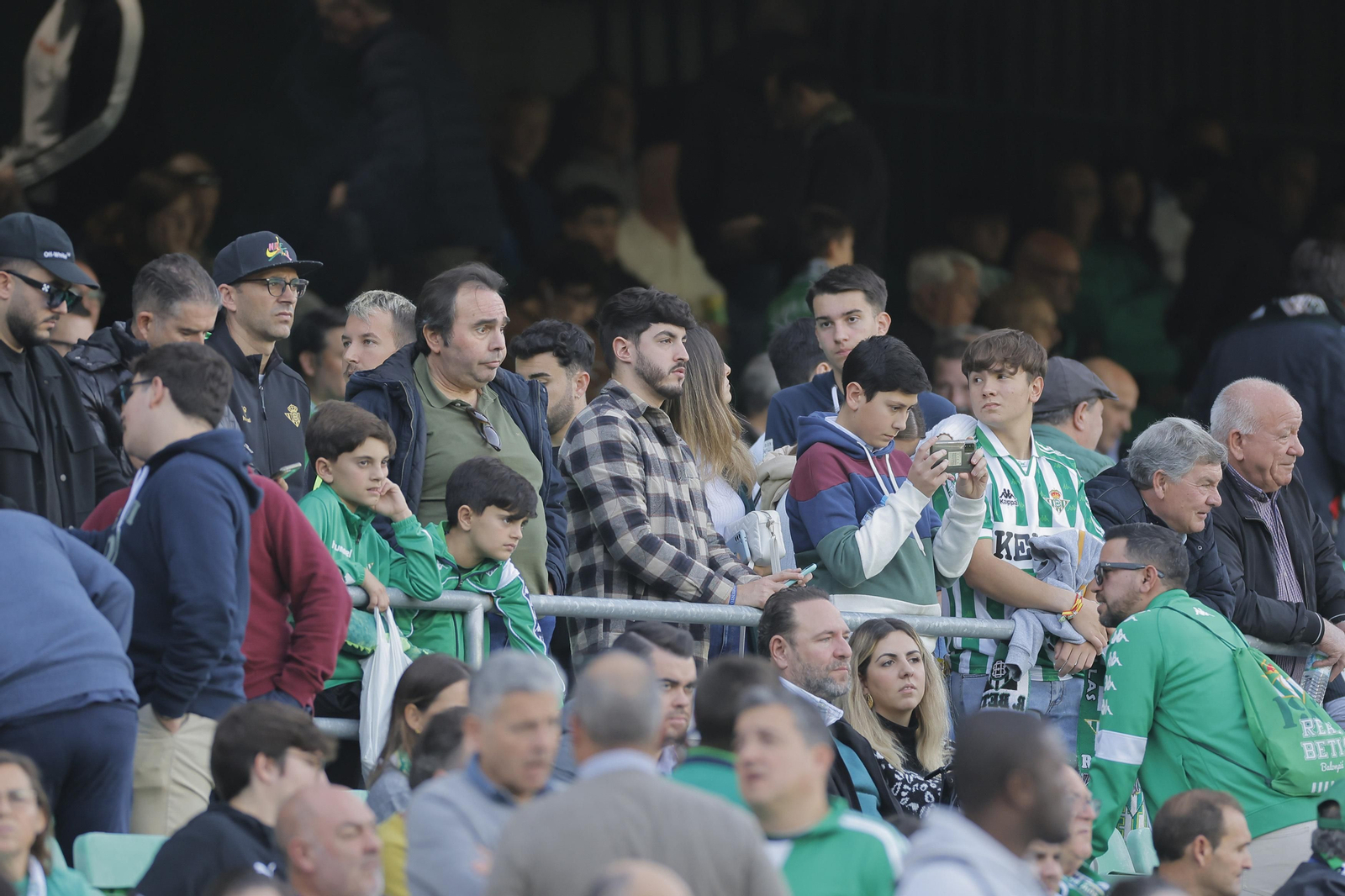 Búscate en las fotos del Betis-Real Madrid