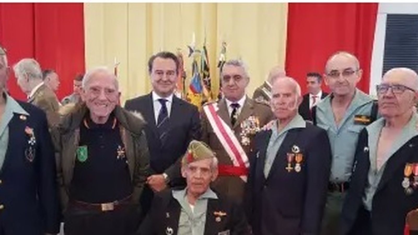 Cinco veteranos supervivientes acudieron el día 13 a la base de Viator