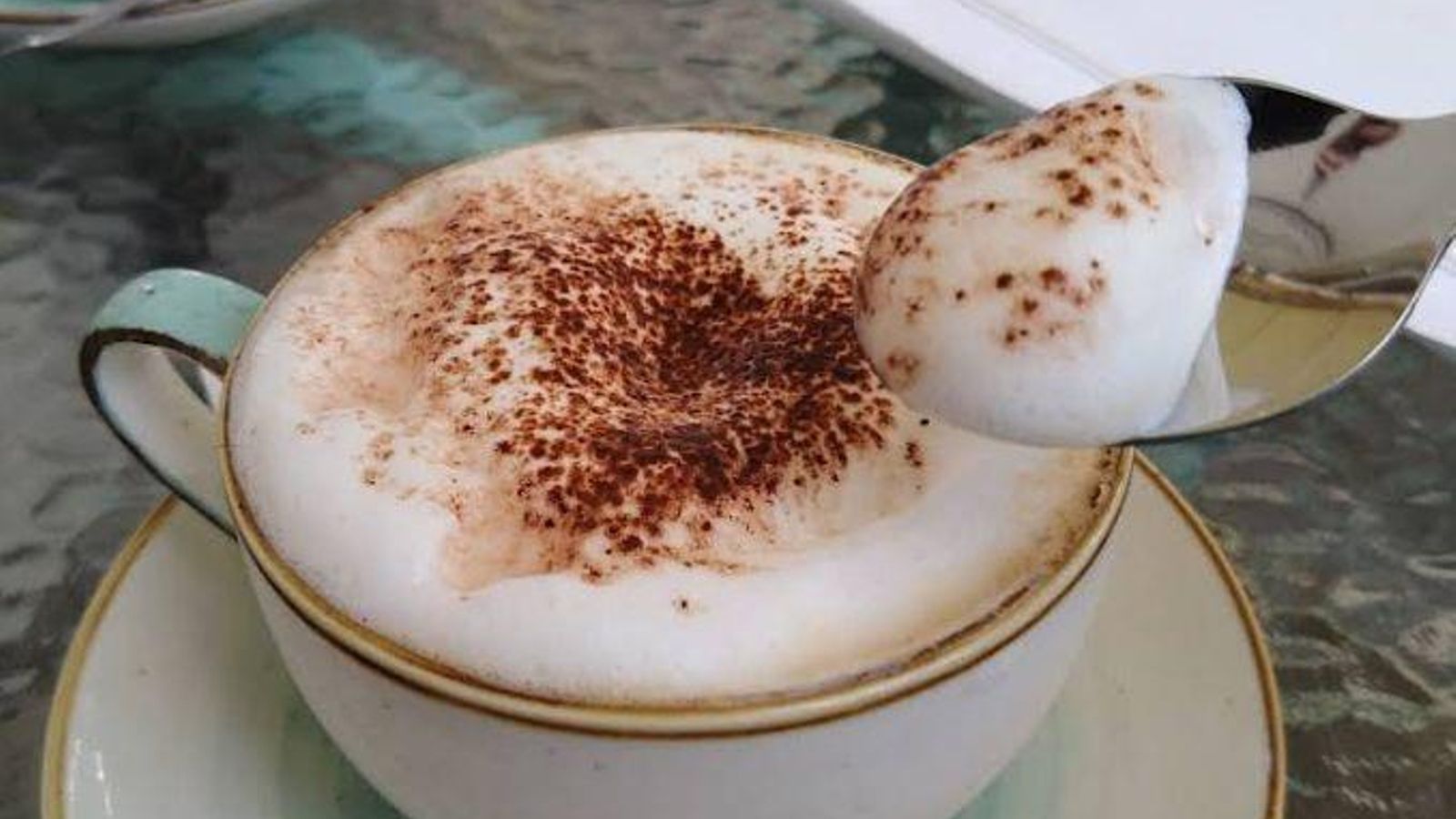 La Pirulina se encuentra en el centro de Jerez, siendo accesible para cualquiera que quiera tomar un café céntrico