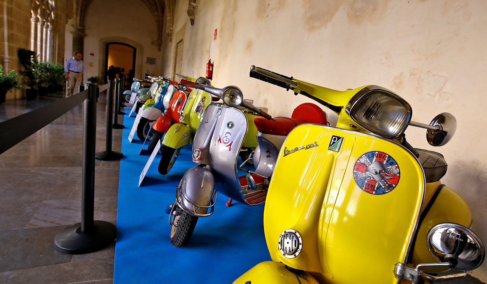 Imágenes de la ' Exposición de Motos Clásicas' en los Claustros