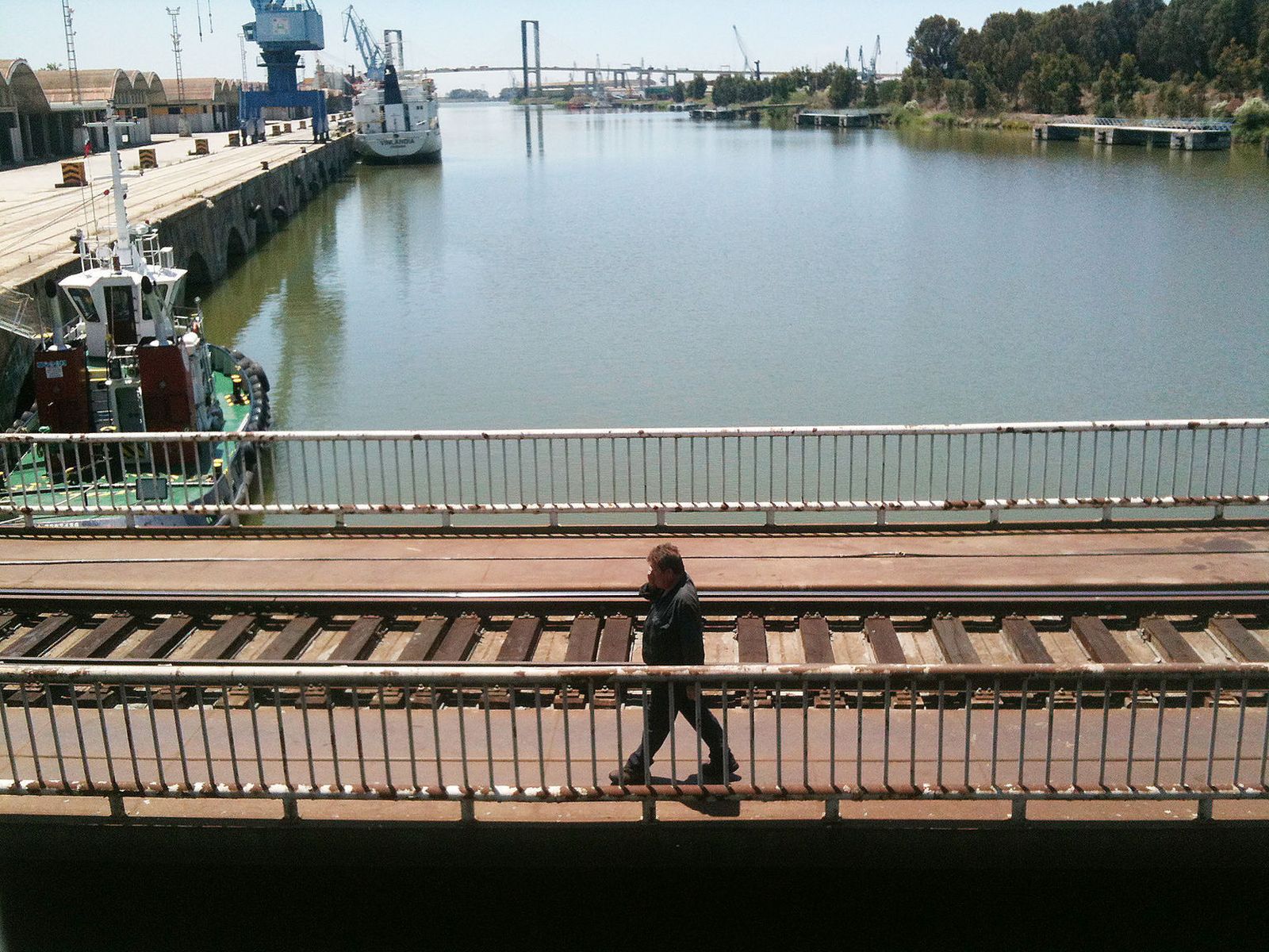 El puente Delicias, los suelos portuarios del Batán que se están ordenando urbanisticamente para acoger usos comerciales y de ocio.