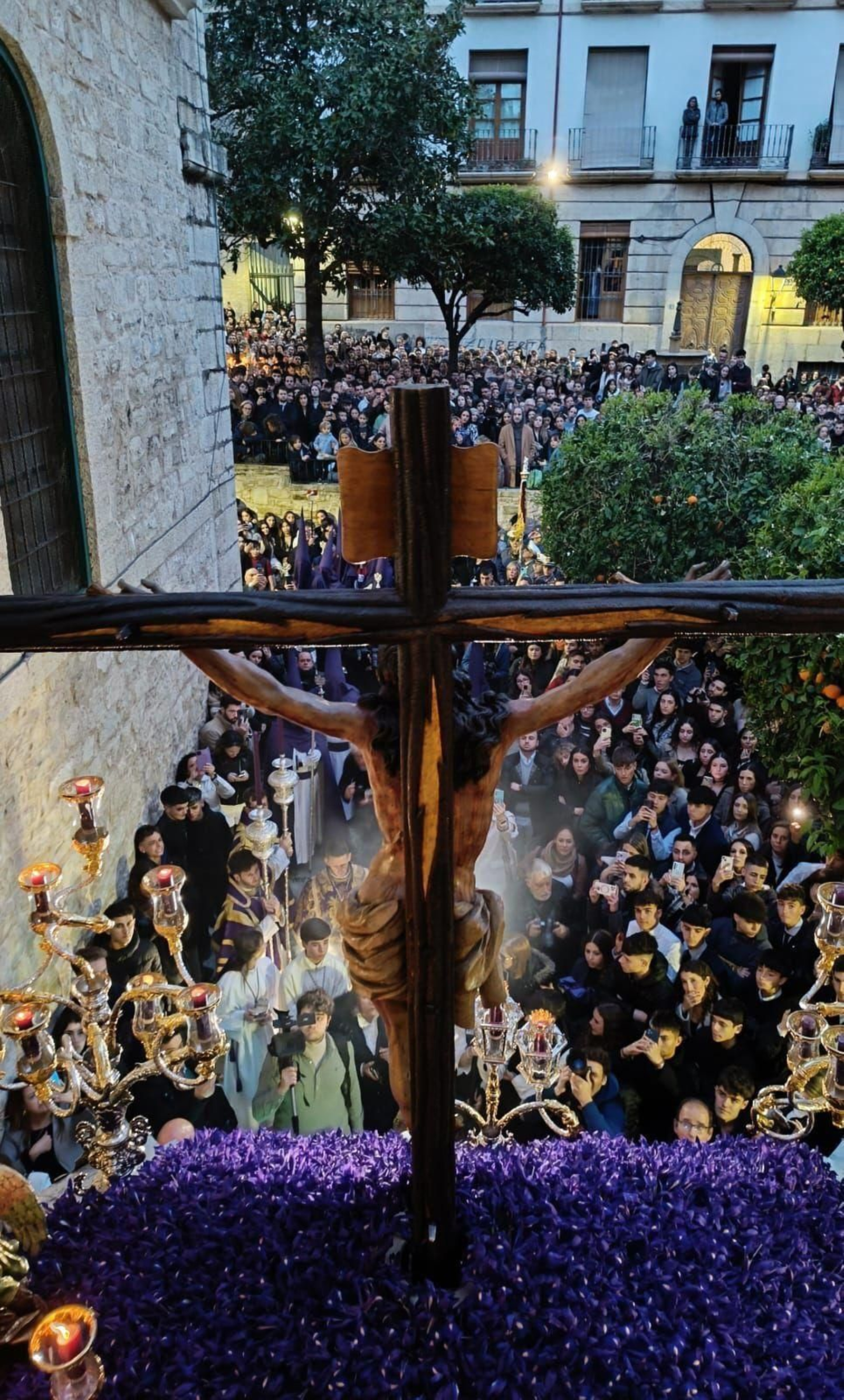 En imágenes: La Expiración trae de vuelta la ilusión de los cofrades jiennenses