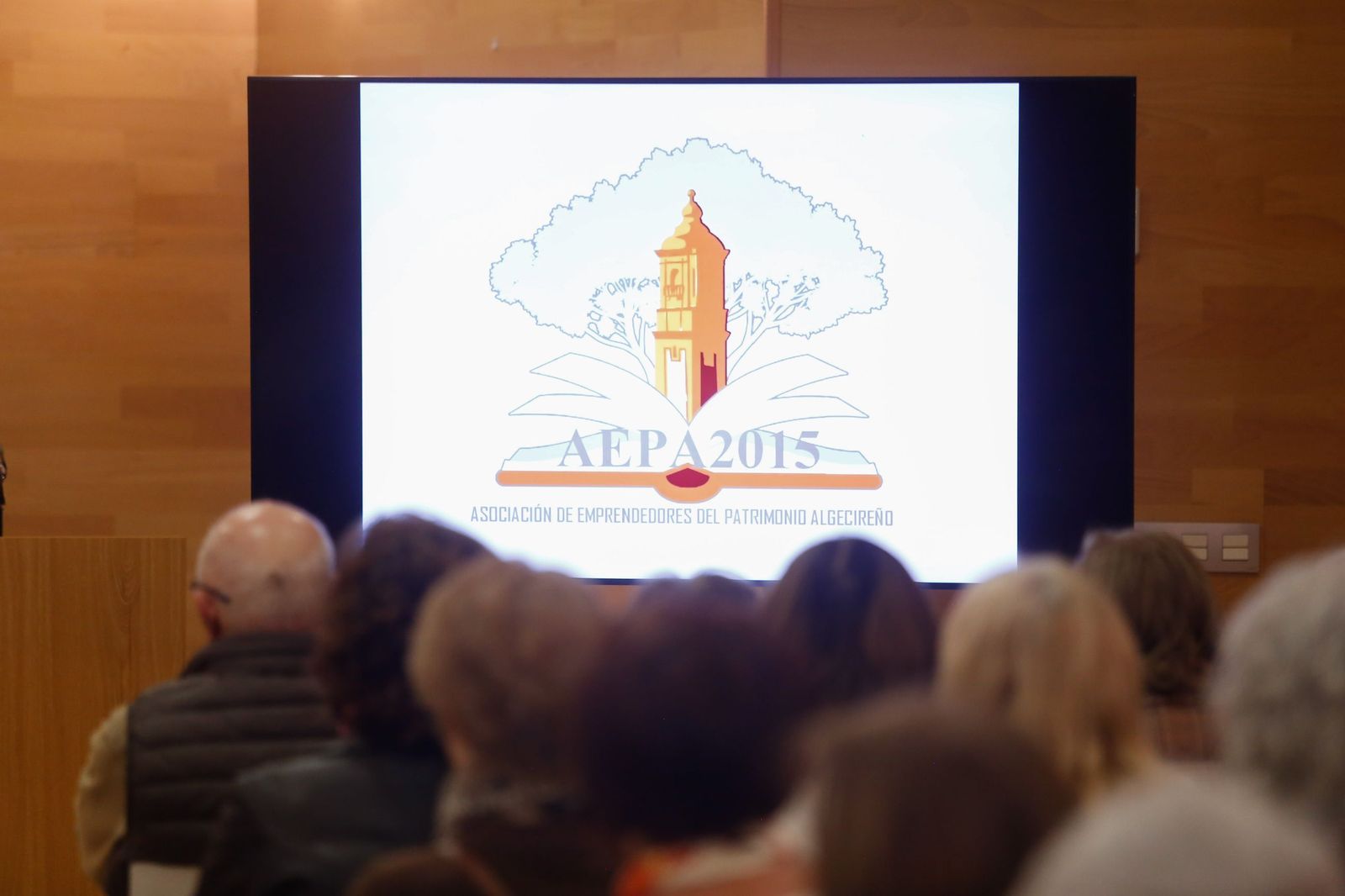 Conferencia del padre Pedro Gómez sobre Jesús de Nazaret, en imágenes