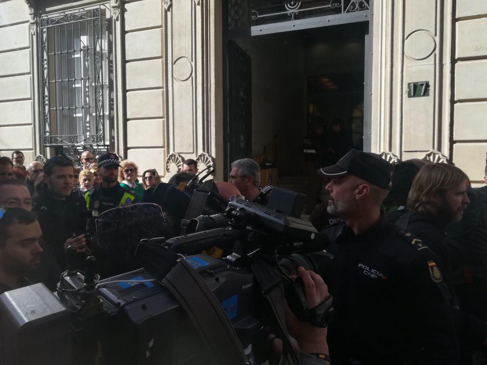 Las imágenes de la capilla ardiente de Gabriel Cruz.