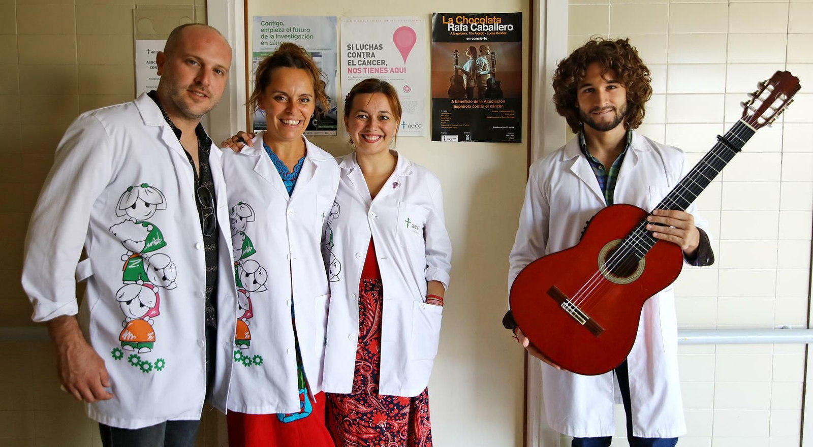 Rafa Caballero, La Chocolata, Sandra Jiménez y Lucas Benítez, en el hospital de Jerez