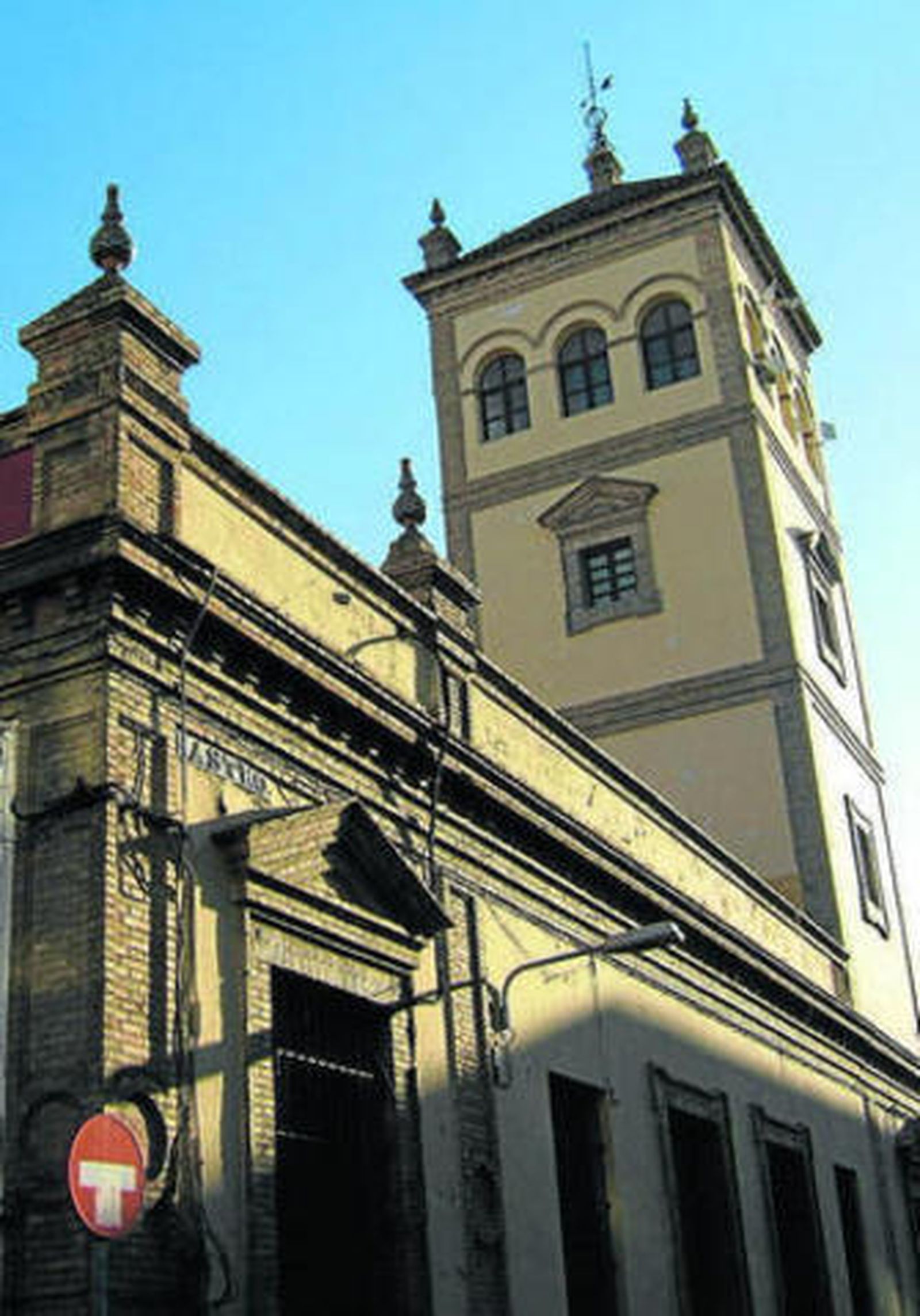 La fachada principal del Parque Central.