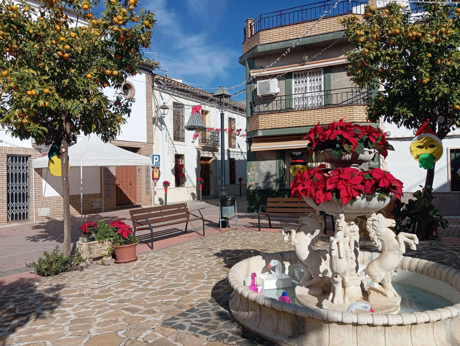 Las calles de Villafranca de Córdoba decoradas por Navidad