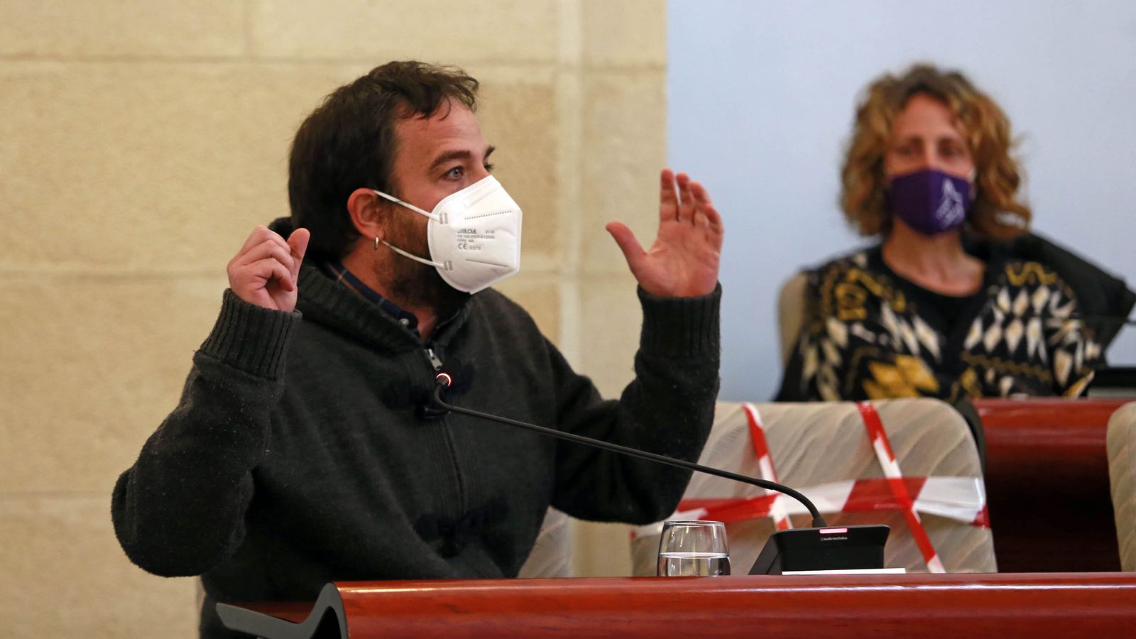 El edil de Adelante Jerez Ángel Cardiel durante el pleno del mes de febrero.