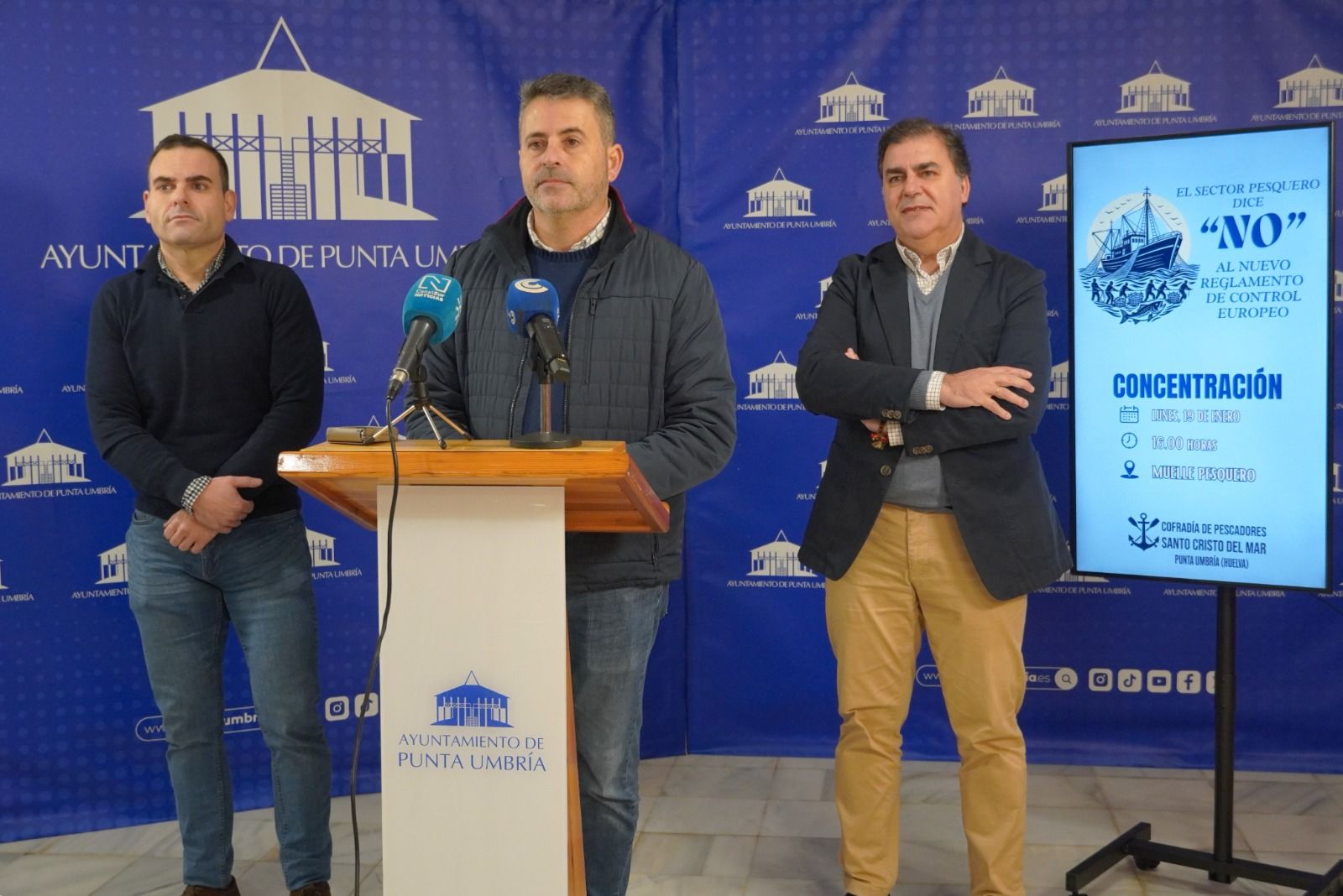 Manuel Fernández Belmonte, patrón mayor de la Cofradía Santo Cristo del Mar y presidente de la Federación Andaluza de Cofradías de Pescadores (Facope), en rueda de prensa este viernes en Punta Umbría.