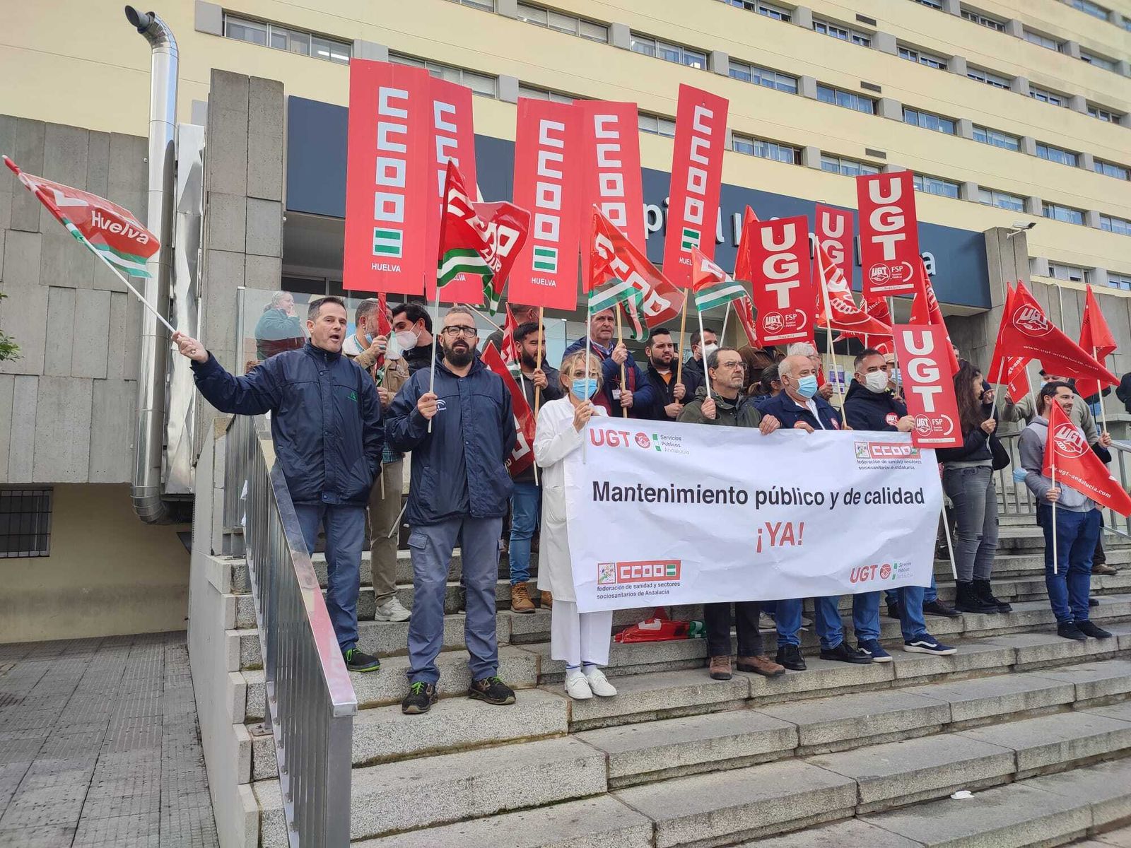 El personal de mantenimiento en la concentración en el Infanta Elena