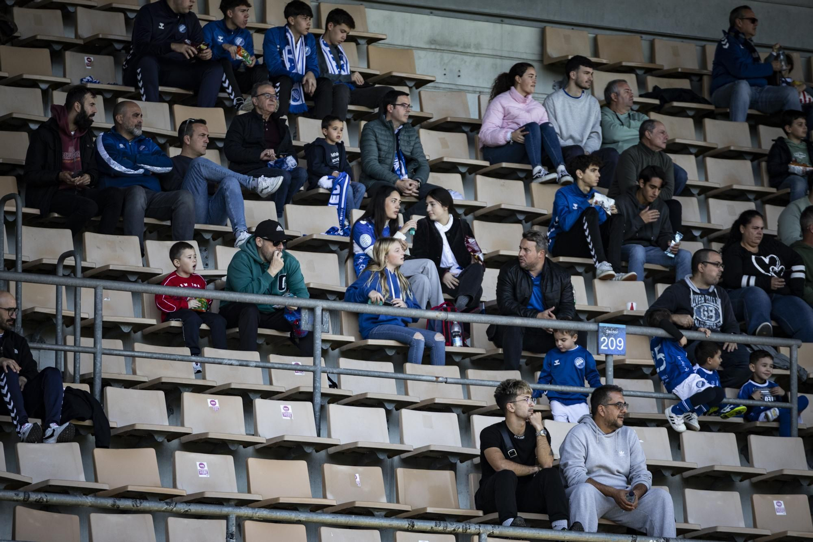 Búscate en el encuentro entre Xerez DFC y Recre en Chapín