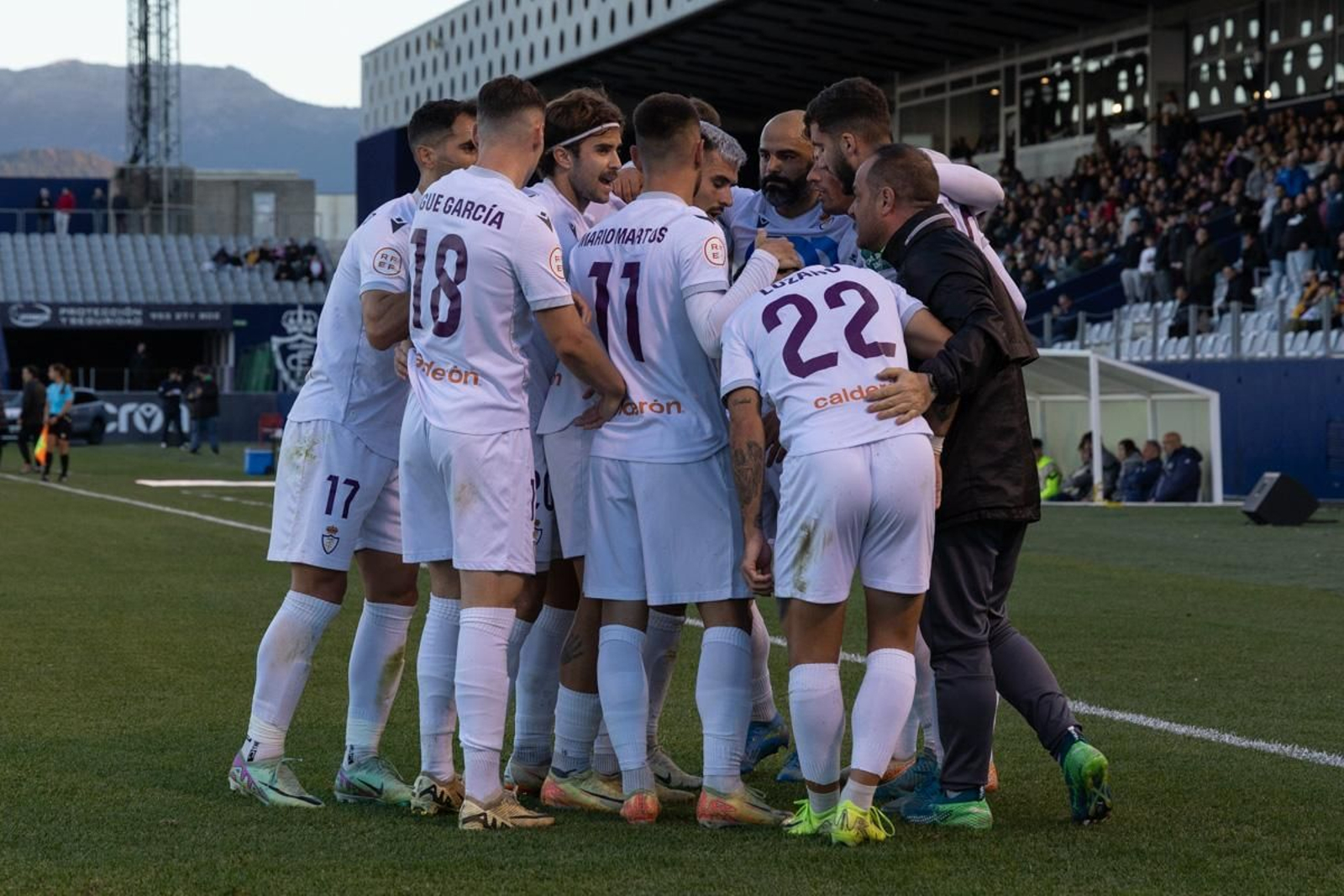 La euforia de la victoria in extremis del Real Jaén ante el Marbellí, en imágenes