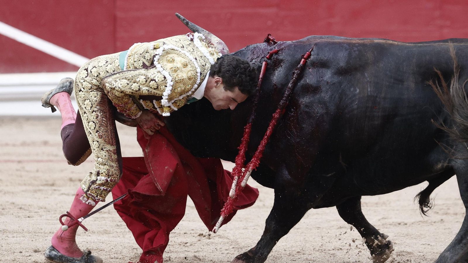 El revolcón de Fernando Adrián.