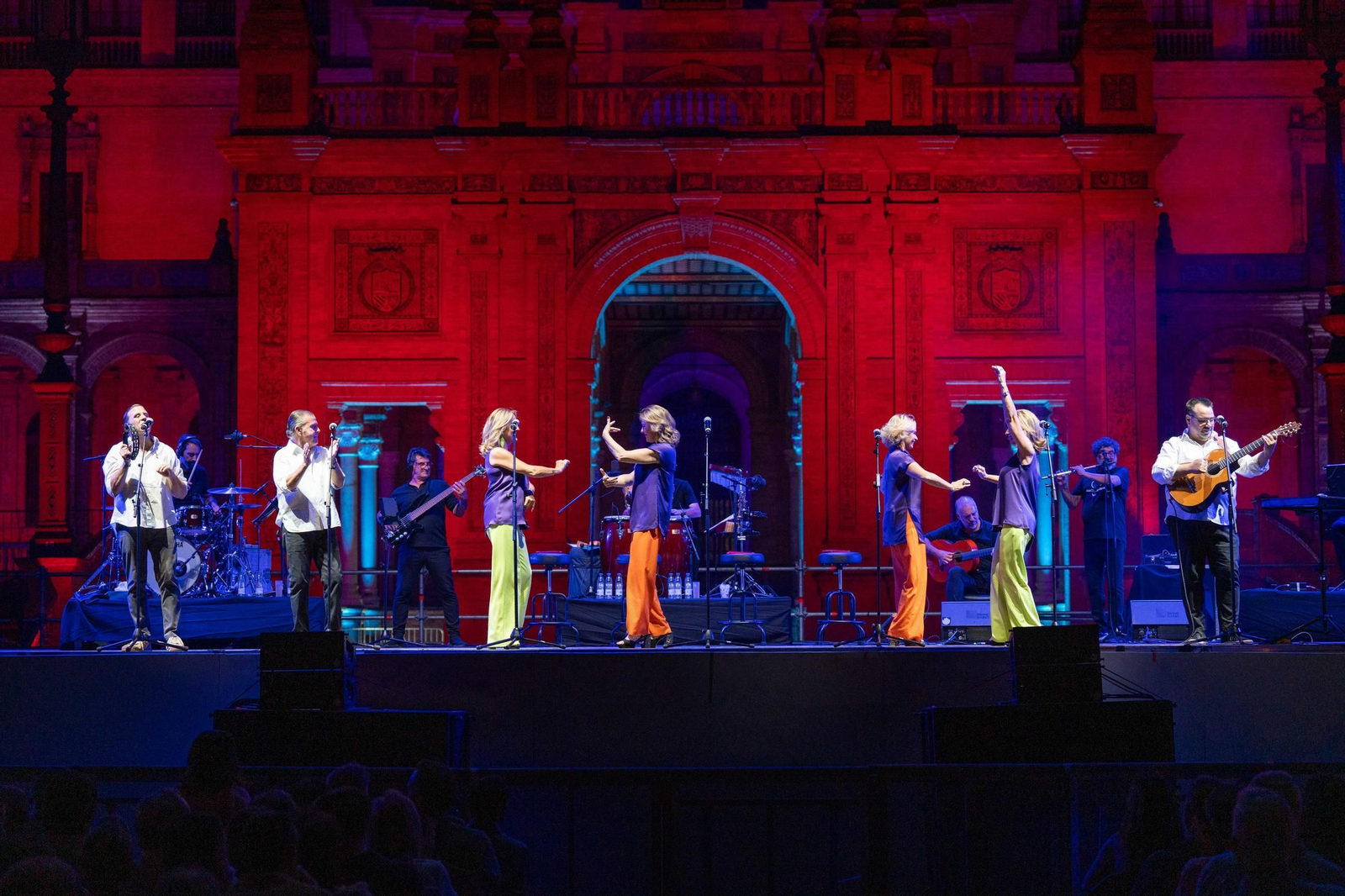 El grupo Siempre Así en la Plaza de España.