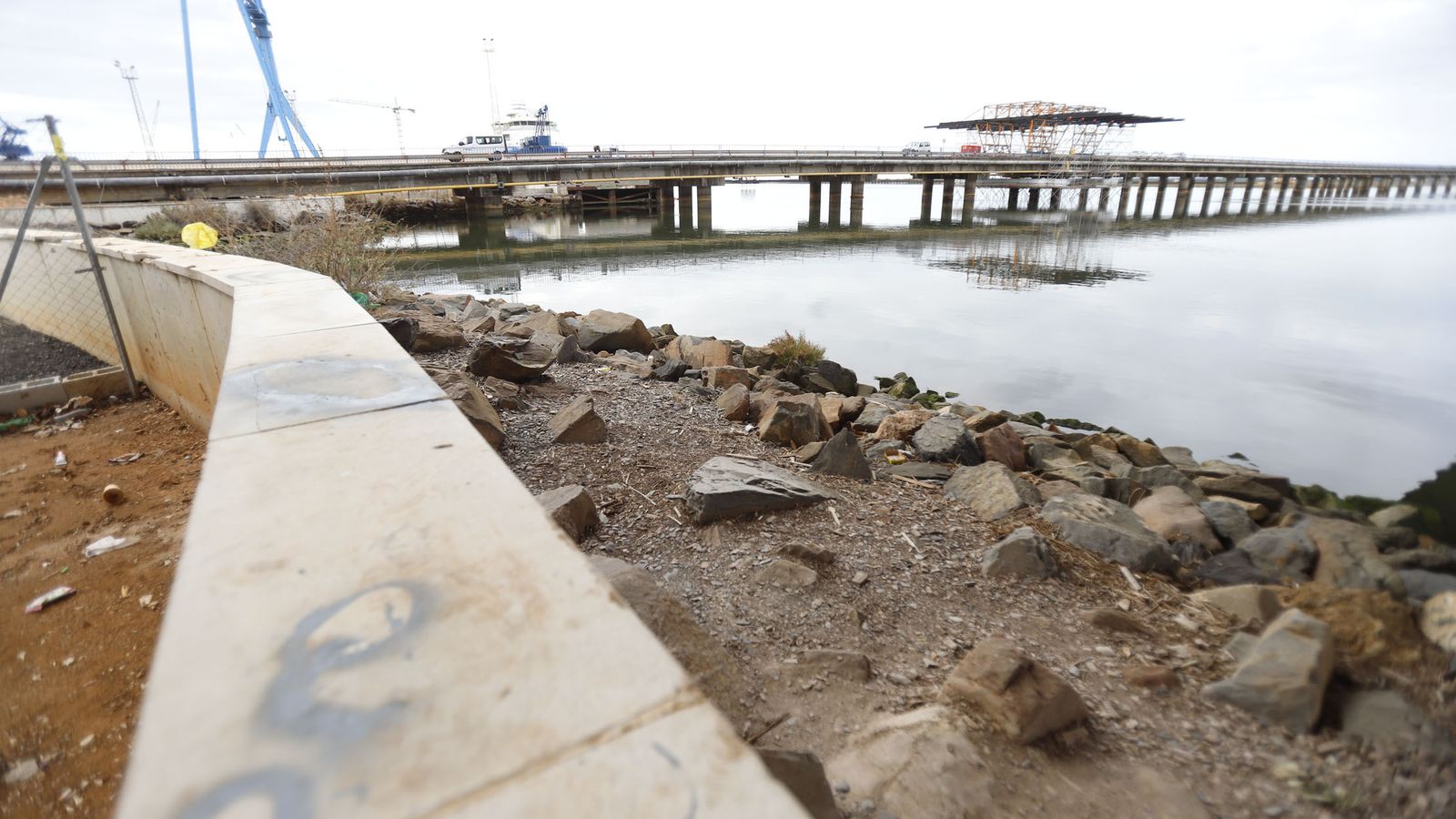 Inmediaciones del puente Sifón por las que discurrirá la vía intermodal.