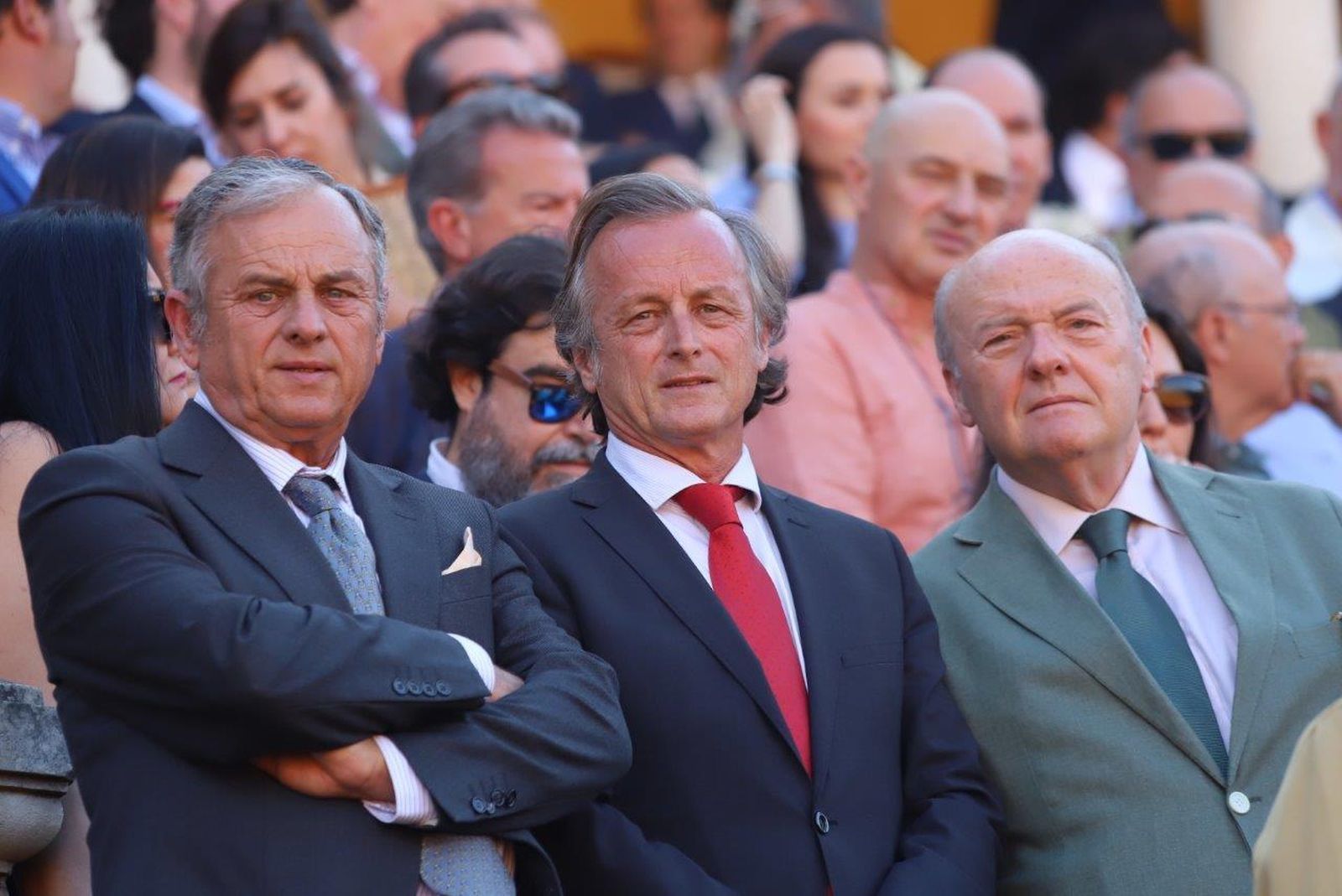 Las fotos de los famosos y las autoridades en la corrida de Miura